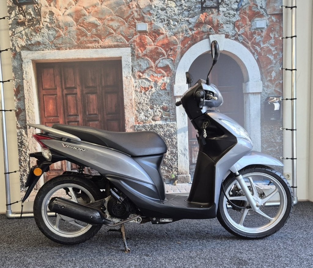 Honda Vision - Bromscooter - 2017 - 10281KM, Ophalen, Gebruikt, Marsdiepstraat 365, Recycle & Ride
