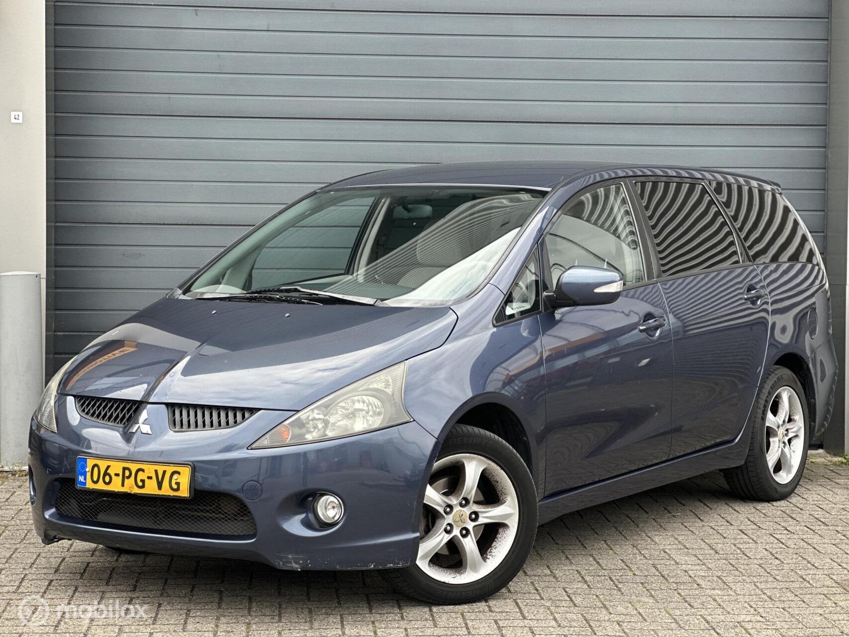 Mitsubishi Grandis 2.4-16V AUT Intense 6p | Airco |, Auto's, Mitsubishi, Parkeersensor, Blauw, Bedrijf, 6 stoelen