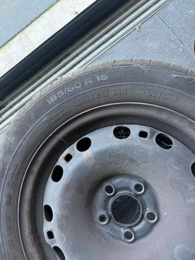 Stalen wielen VW Polo 5x100 met 2 goede banden, Auto-onderdelen, Banden en Velgen, Ophalen, Gebruikt, 15 inch, Banden en Velgen