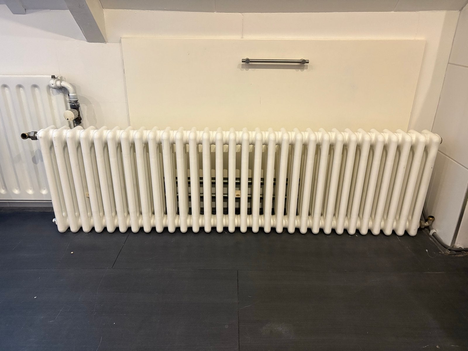 Vintage retro kolom radiator 136x39x11 cm met beugels, Ophalen, 30 tot 80 cm, Gebruikt, Radiator