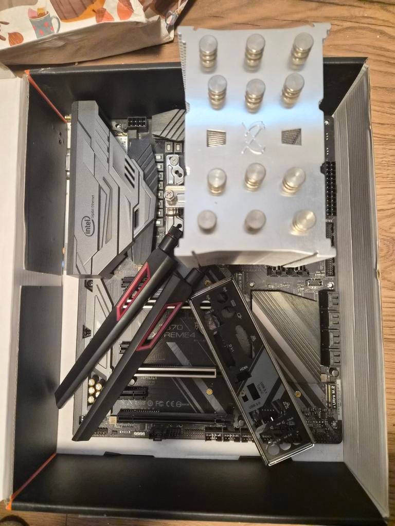 Moederbord met koeler, WiFi 7 en Intel i9 9900k, Gebruikt, LGA 1151, DDR4, Ophalen of Verzenden