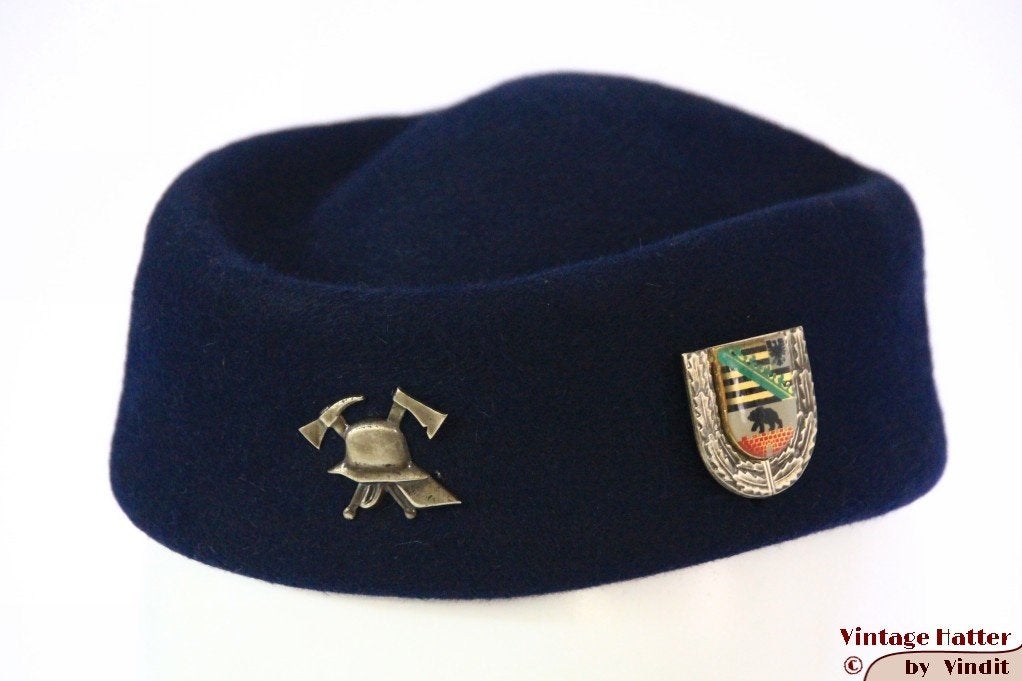 Vintage uniform pillbox hoed Berlin Feuerwehr blauw 50-56, Kleding | Dames, Carnavalskleding en Feestkleding, Ophalen of Verzenden