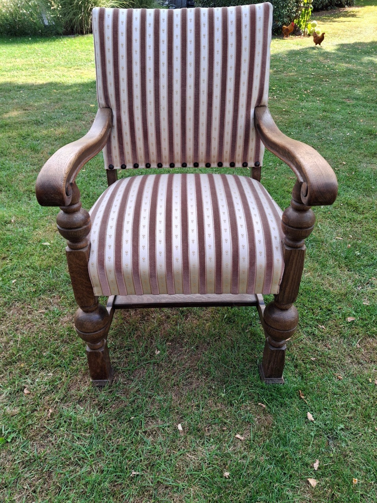Antieke fauteuil met gestreepte bekleding, Ophalen
