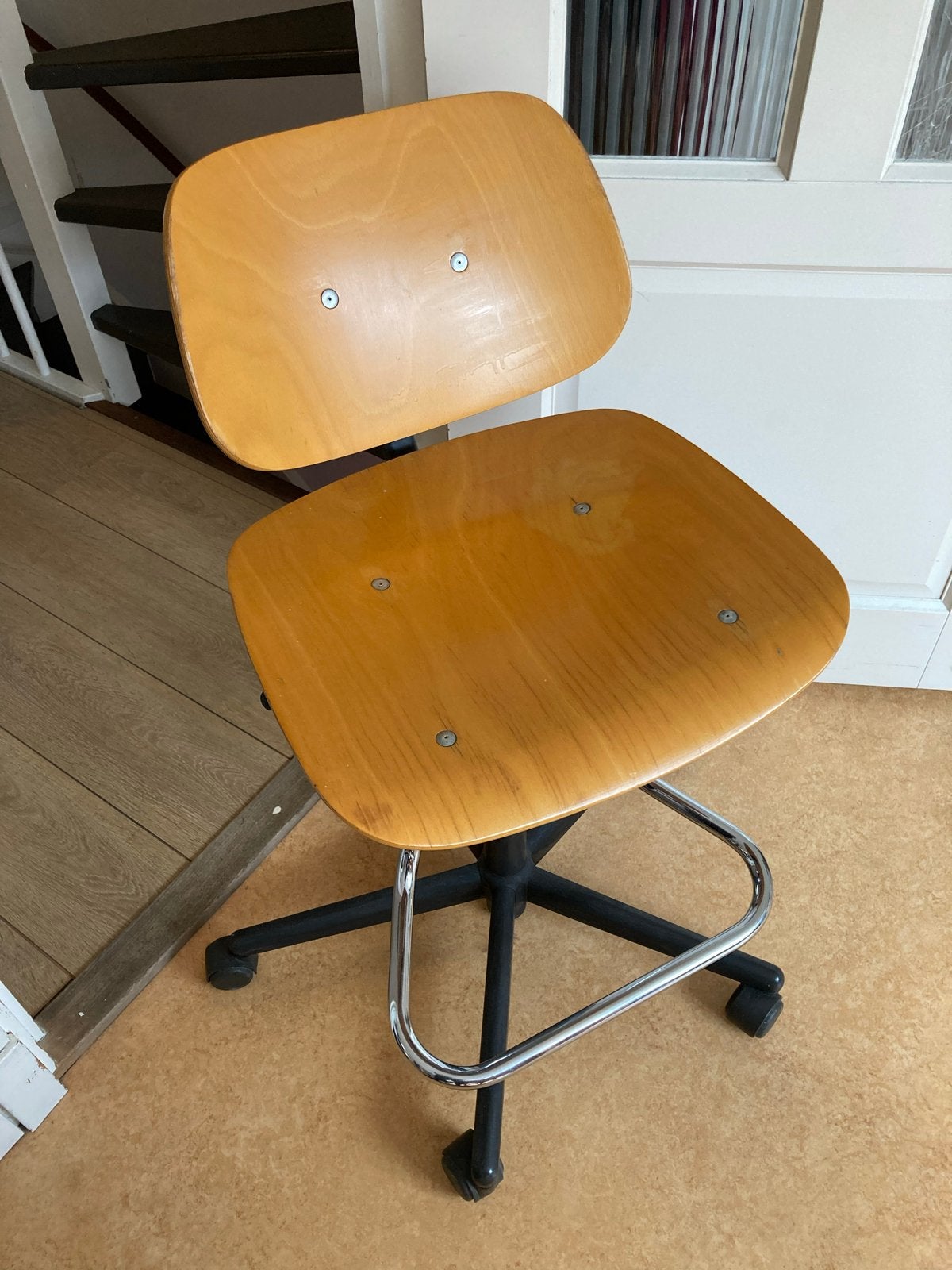Degelijke tekenstoel op wielen met voetensteun, Huis en Inrichting, Bureaustoelen, Ophalen, Gebruikt, Bruin, Bureaustoel