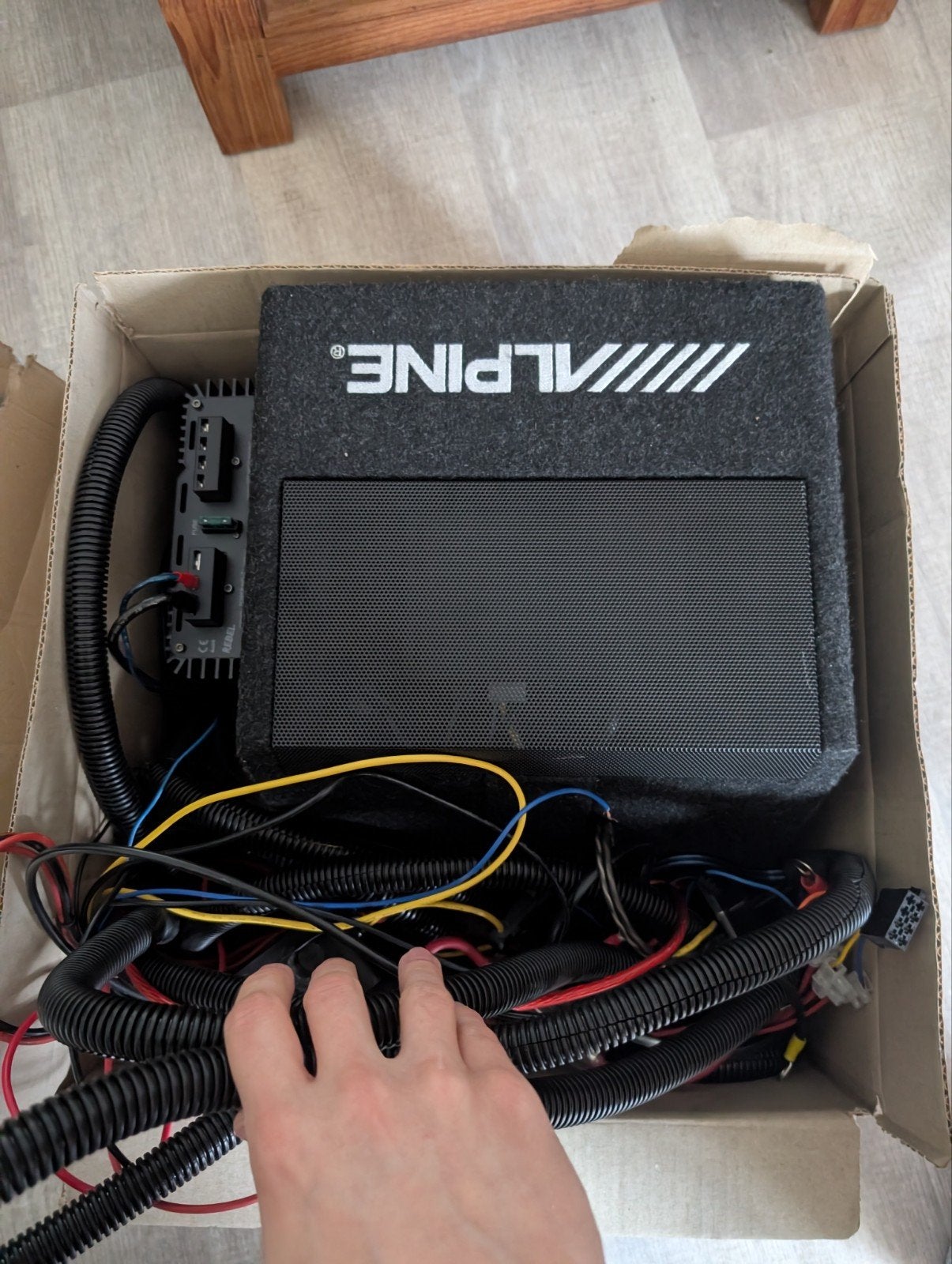 Alpine SWE-815 Actieve Subwoofer met Bass Habit Versterker, Ophalen, Zo goed als nieuw