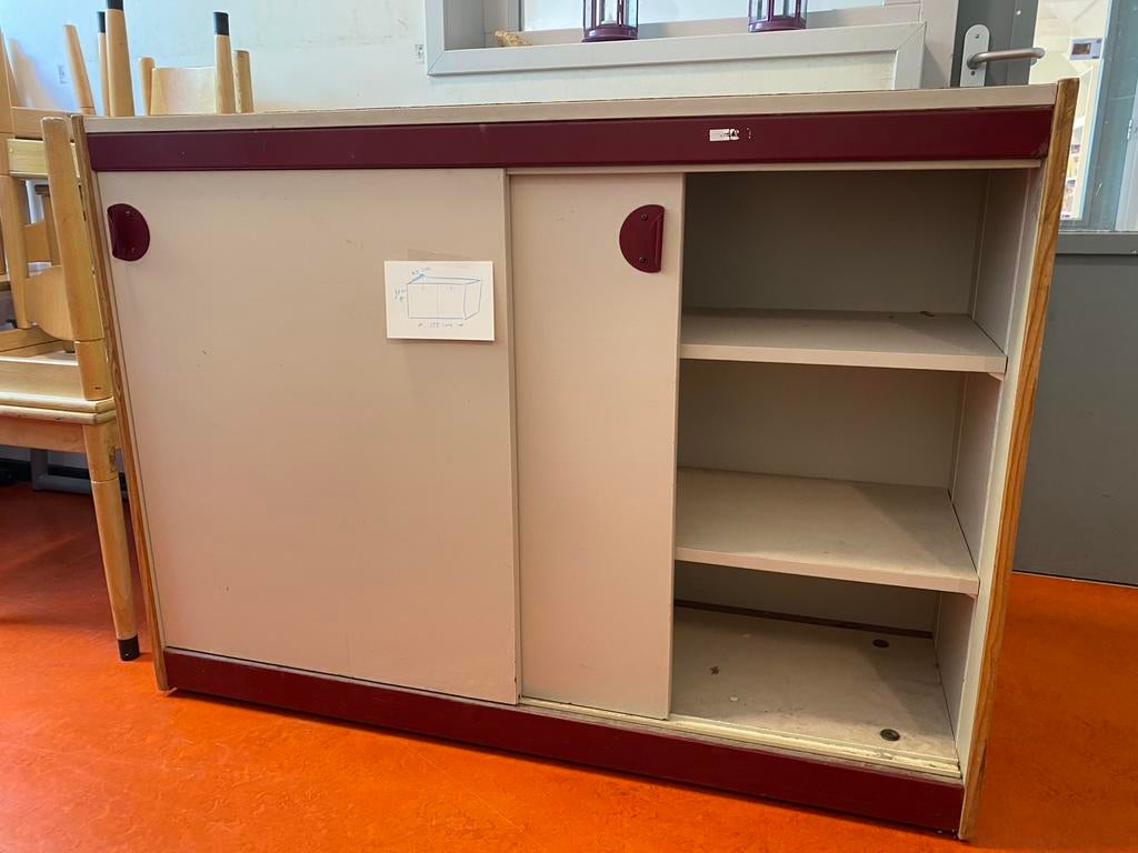 Opberg Kast op wielen, Huis en Inrichting, Kasten | Roldeurkasten en Archiefkasten, Ophalen of Verzenden, Zo goed als nieuw