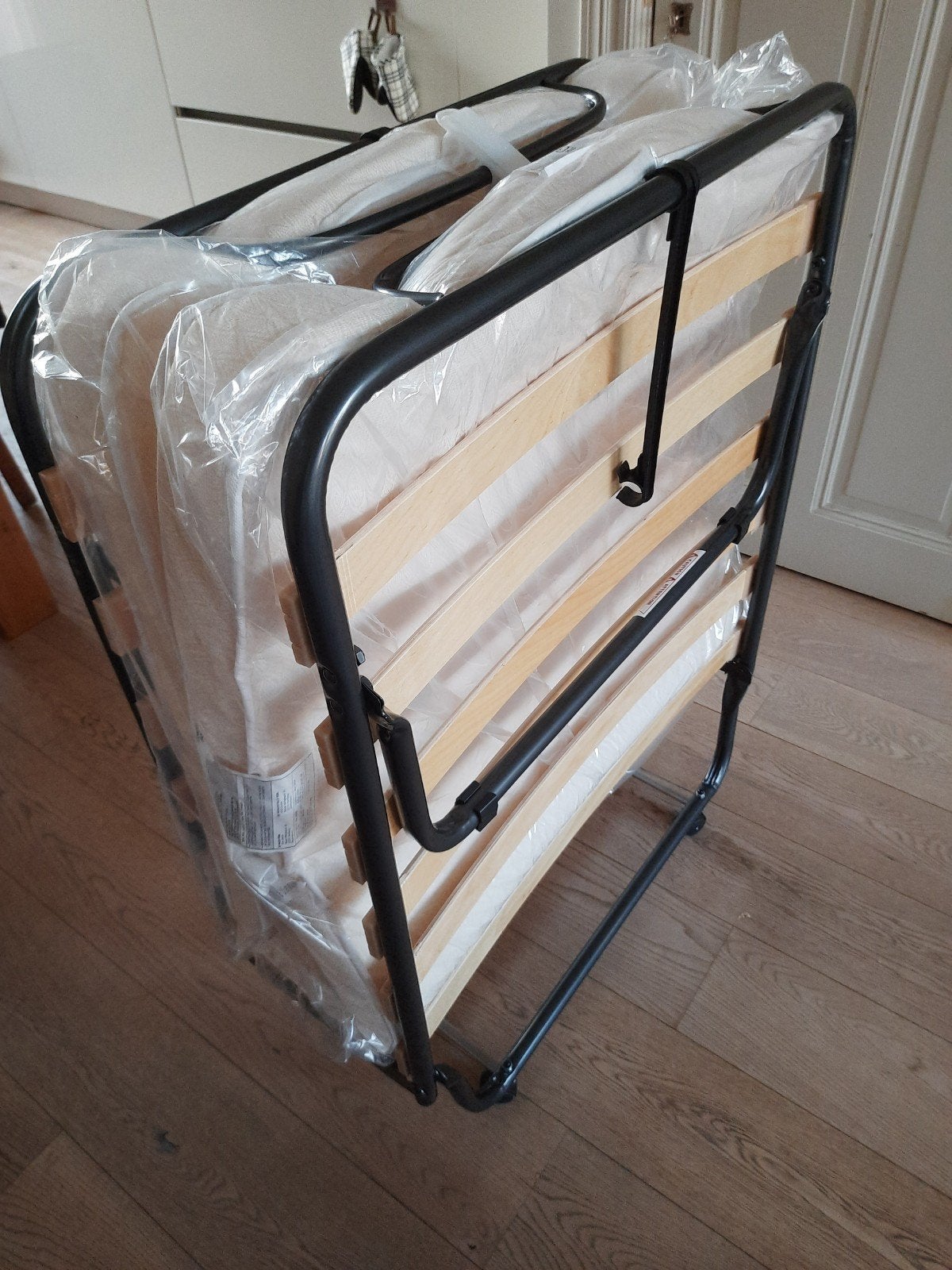 Opvouwbaar logeerbed met matras 80x190 cm, Ophalen, Eenpersoons, Zwart, Zo goed als nieuw