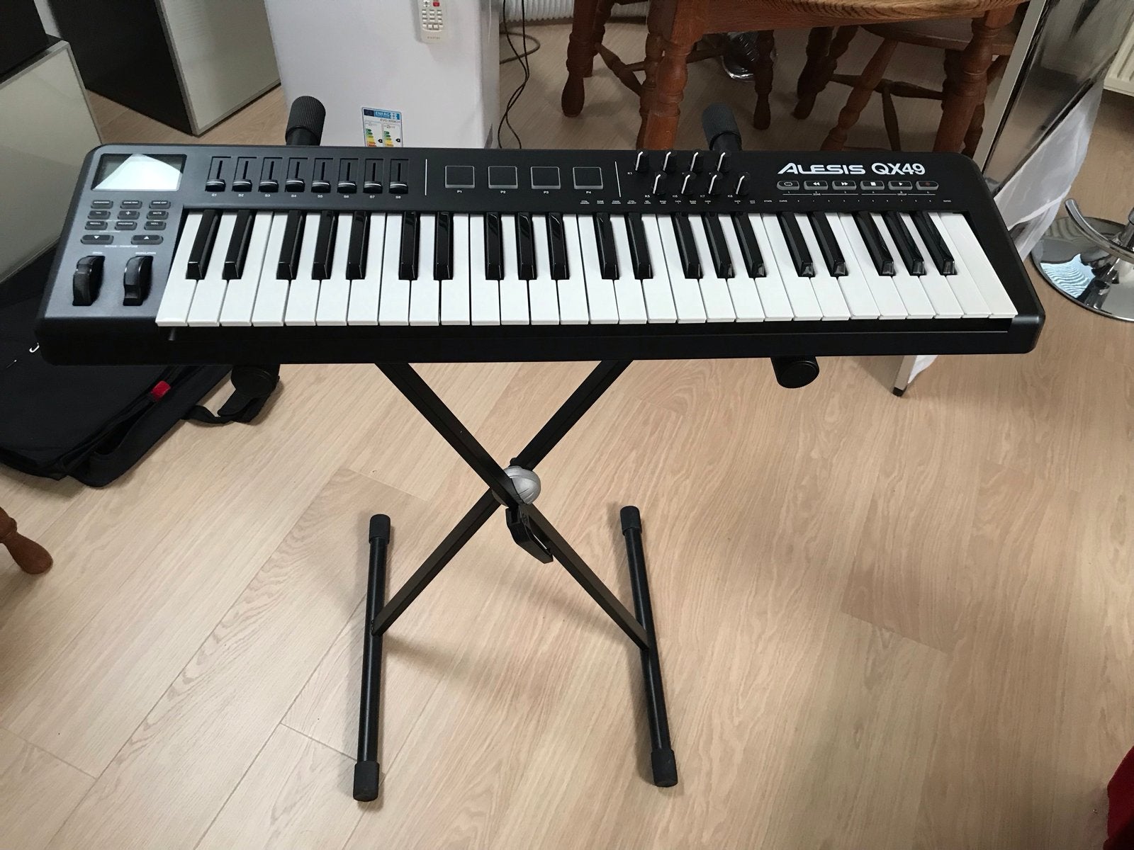 Alesis QX49 MIDI Keyboard Controller met standaard en access, Gebruikt, Aanslaggevoelig, Ophalen, 49 toetsen