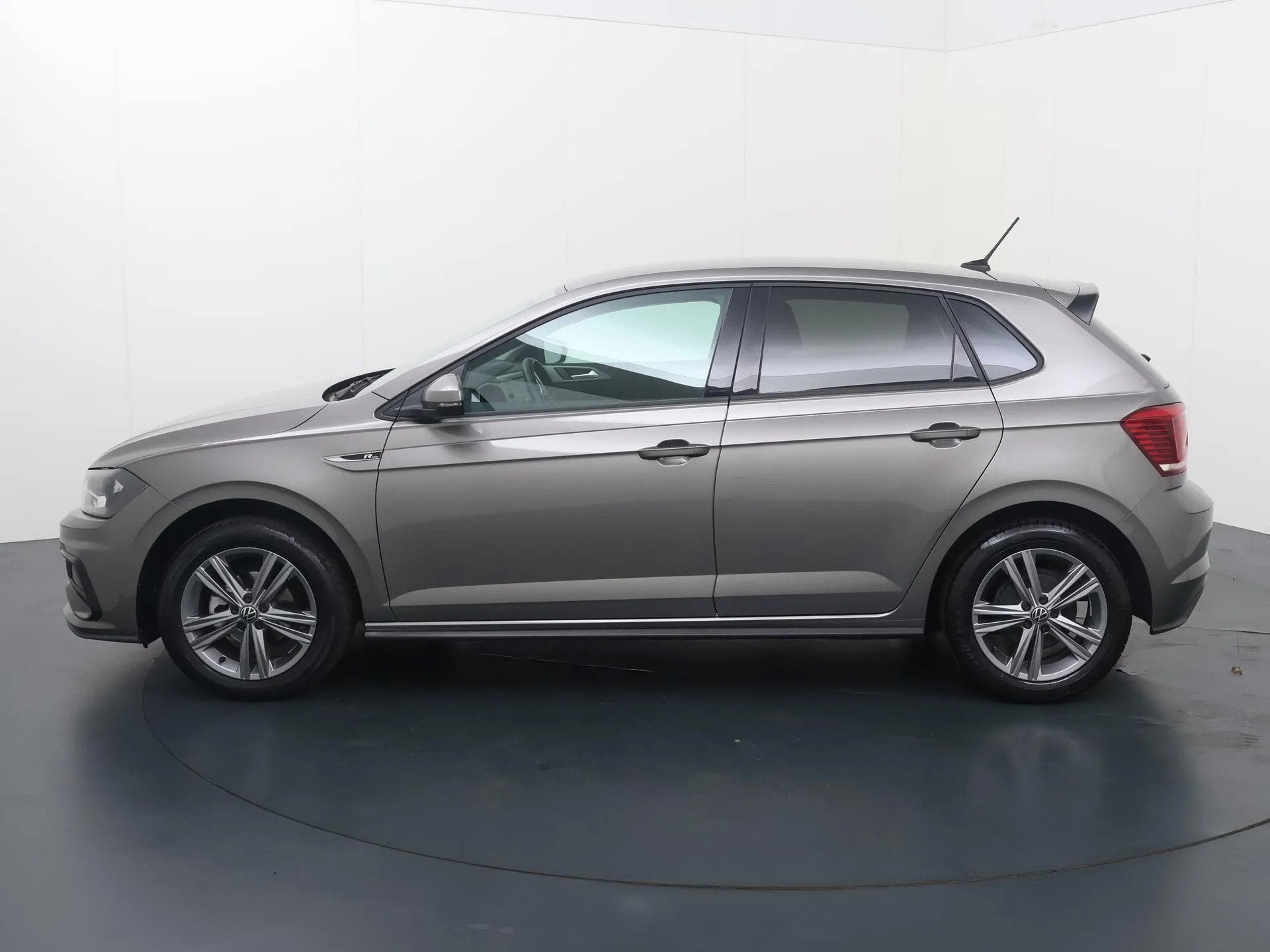 Volkswagen Polo 1.0 TSI R-Line Edition (bj 2021), 1063 kg, Gebruikt, 49 €/maand, Bedrijf