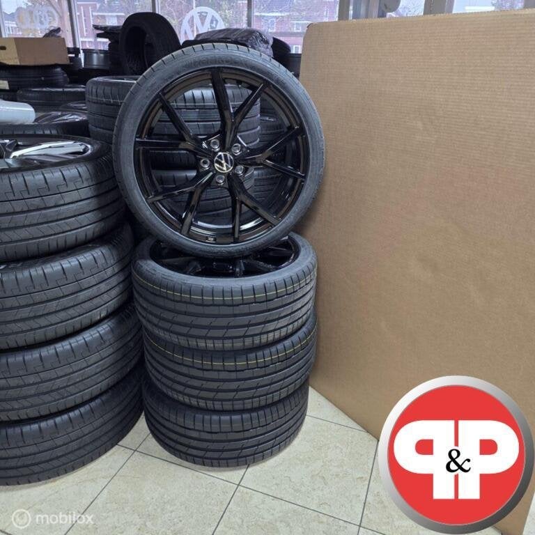 19 Inch VW Golf 8 R Estoril Velgen met Banden