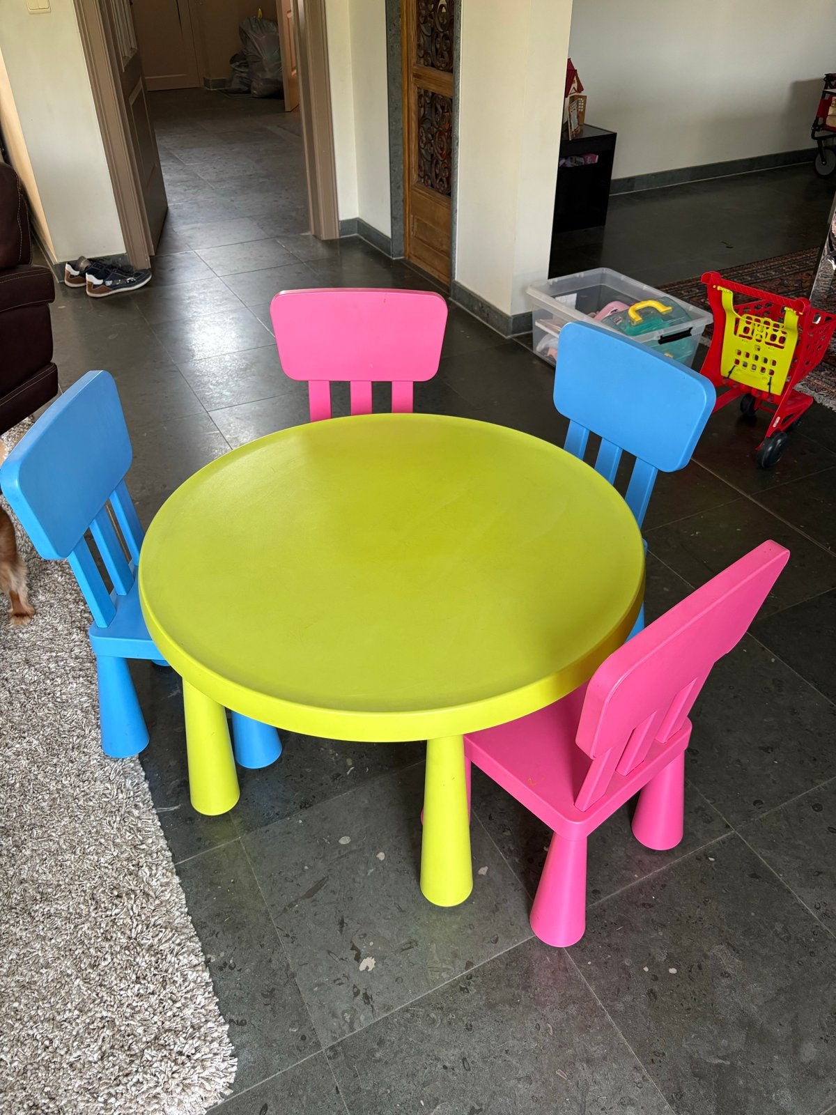 IKEA Mammut kindertafel en stoelen (geel, roze, blauw), Ophalen, Gebruikt, Tafel(s) en Stoel(en)