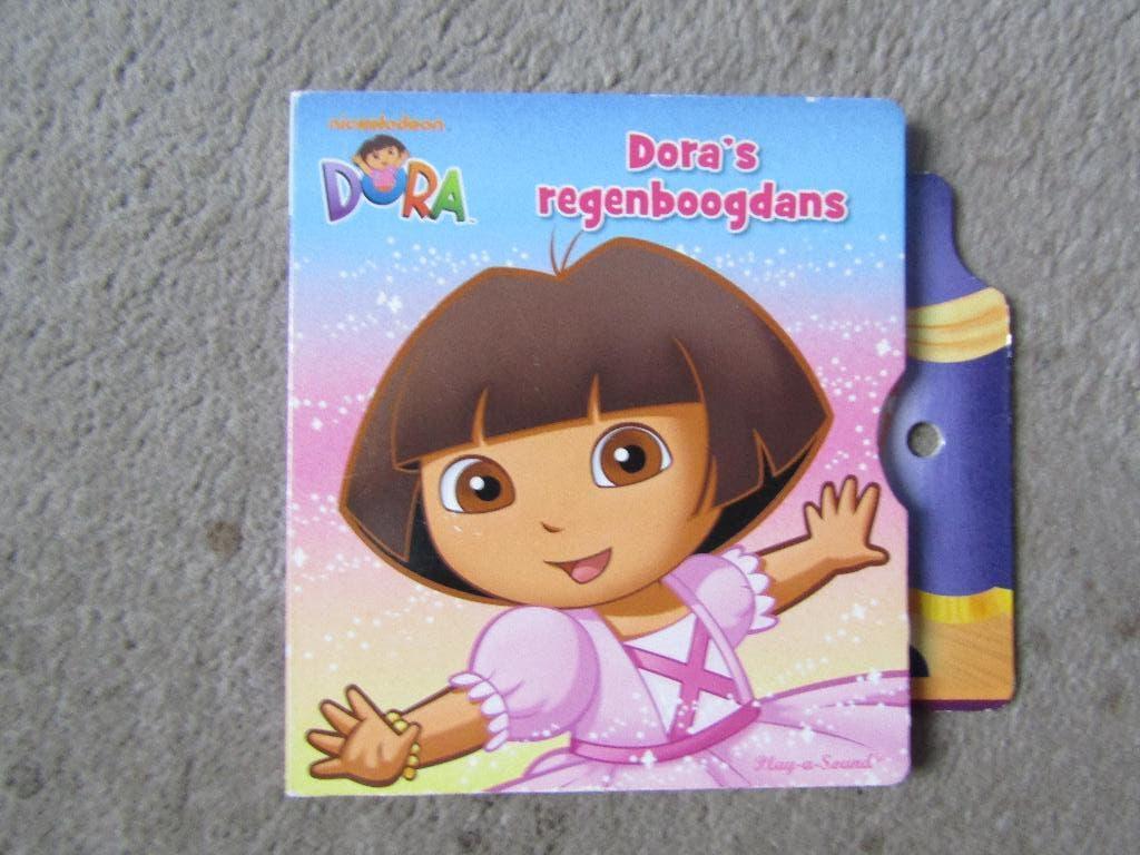 Boek: Dora's regenboogdans., Ophalen of Verzenden, Gelezen, Nickelodeon, Fictie algemeen