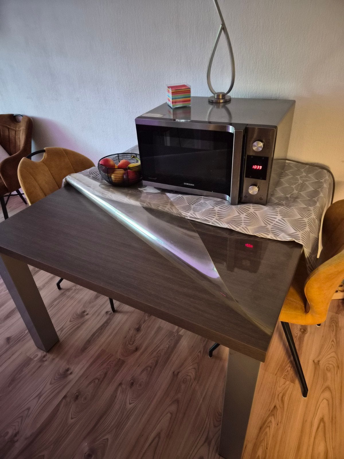 super mooie stevige 4 kante eettafel, Ophalen