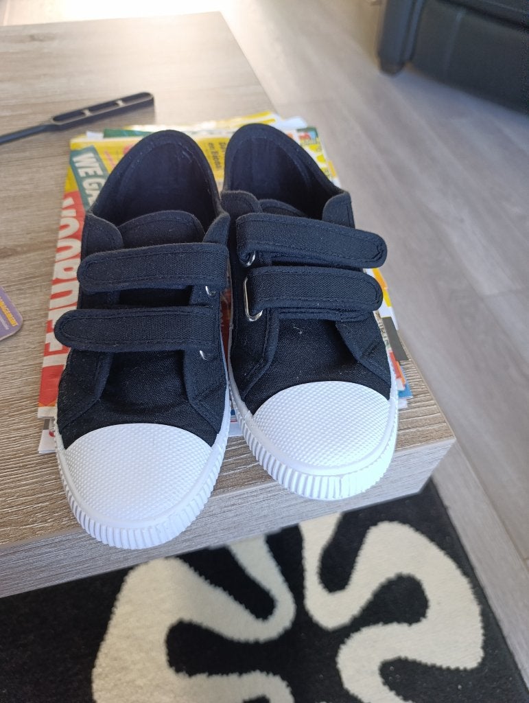 Te koop, gymschoenen, Kinderen en Baby's, Kinderkleding | Schoenen en Sokken, Nieuw, Ophalen of Verzenden, Jongen of Meisje, Sportschoenen