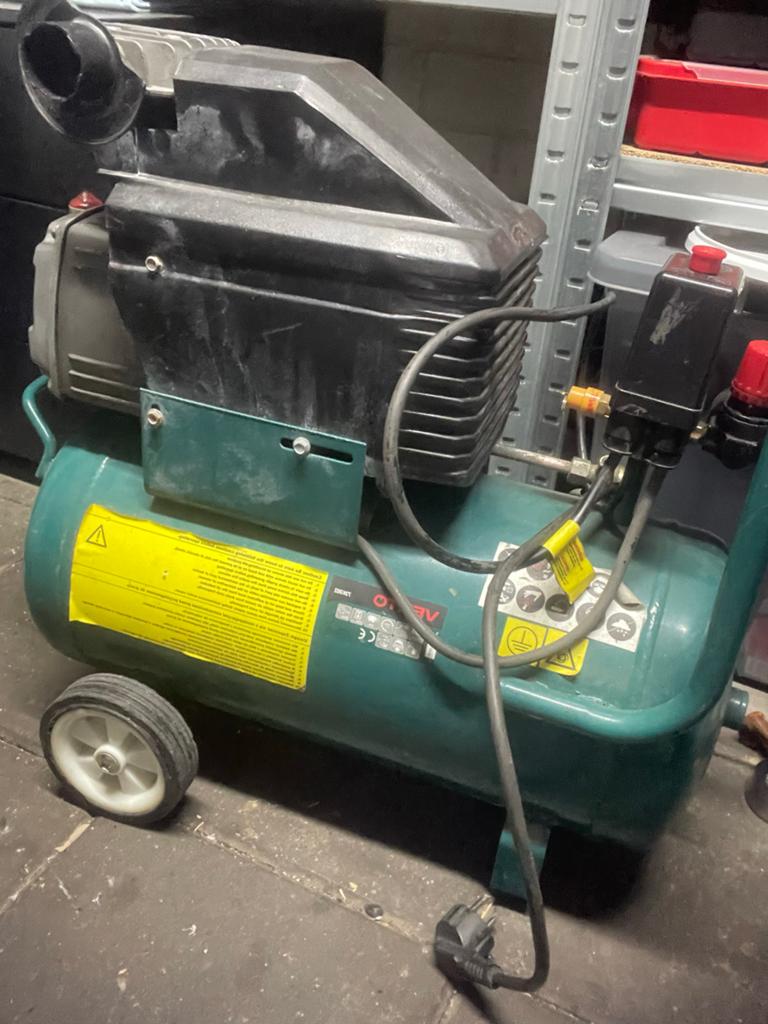 Lucht compressor 24L olie pas ververst!, Gebruikt, 6 tot 10 bar, Ophalen of Verzenden, 25 tot 100 liter