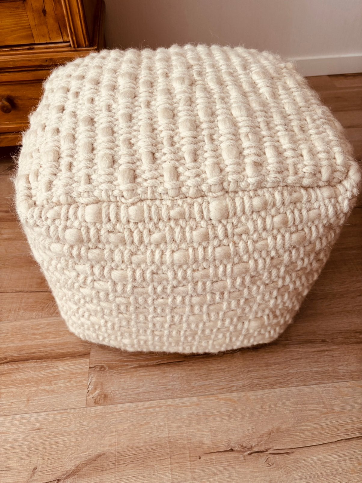 Crème kleurige poef vierkant, Ophalen, Zo goed als nieuw, Vierkant, Minder dan 50 cm