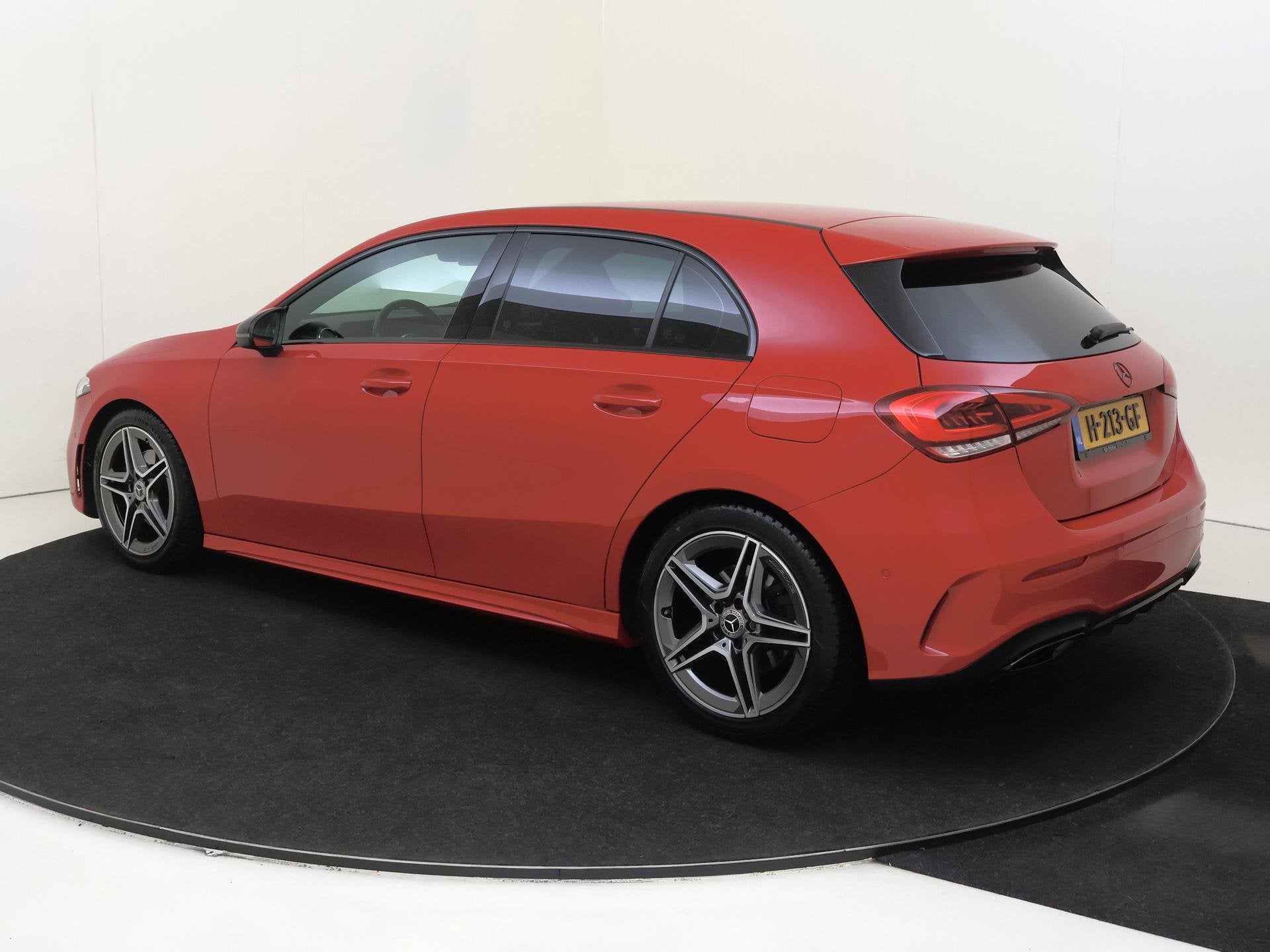 Mercedes-Benz A-klasse 200 Business Solution AMG Upgrade, Auto's, Gebruikt, Euro 6, 4 cilinders, Leder en Stof