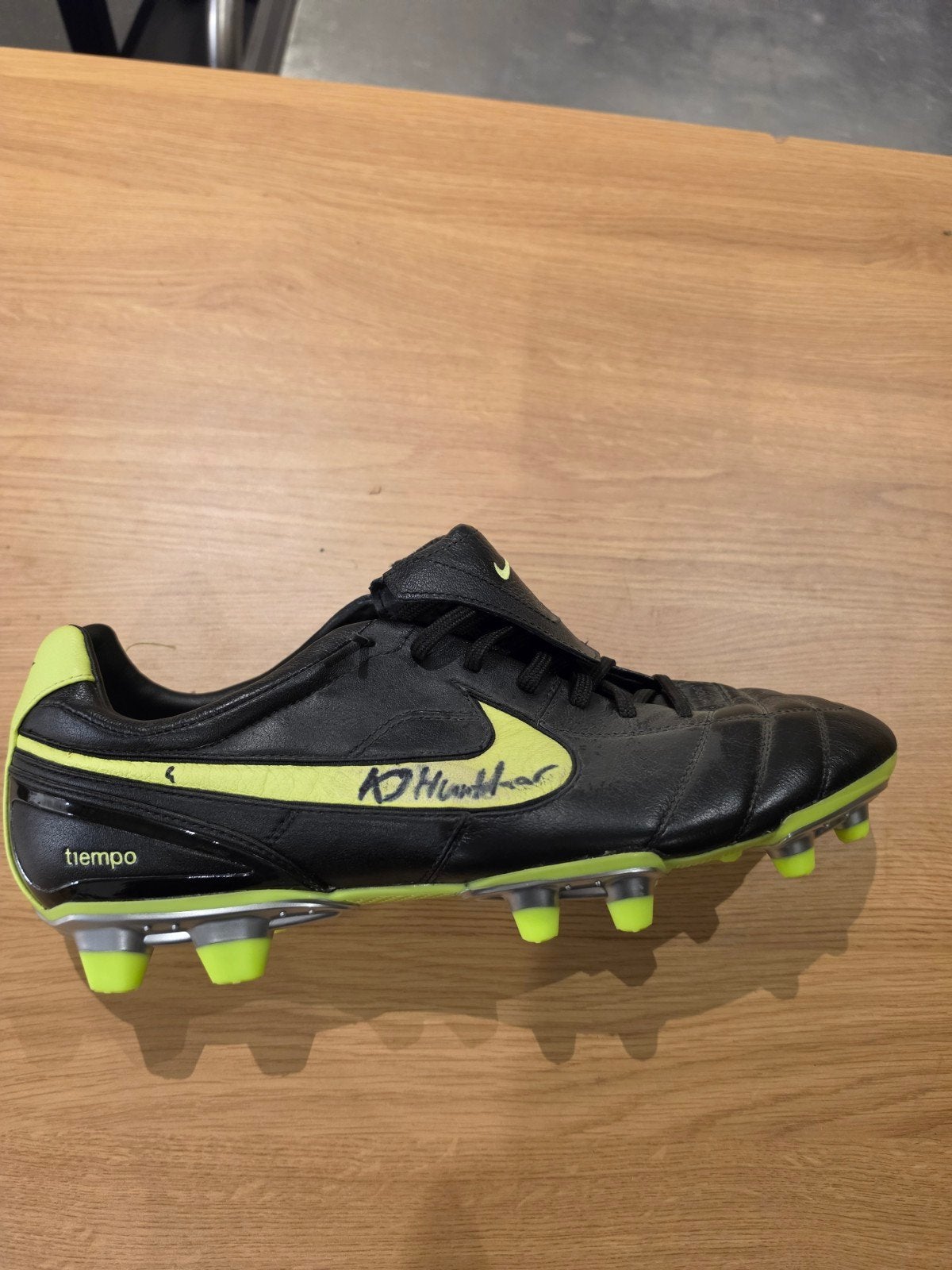 Gesigneerde Nike Tiempo voetbalschoen Klaas Jan Huntelaar, Ophalen of Verzenden, Gebruikt, Schoenen