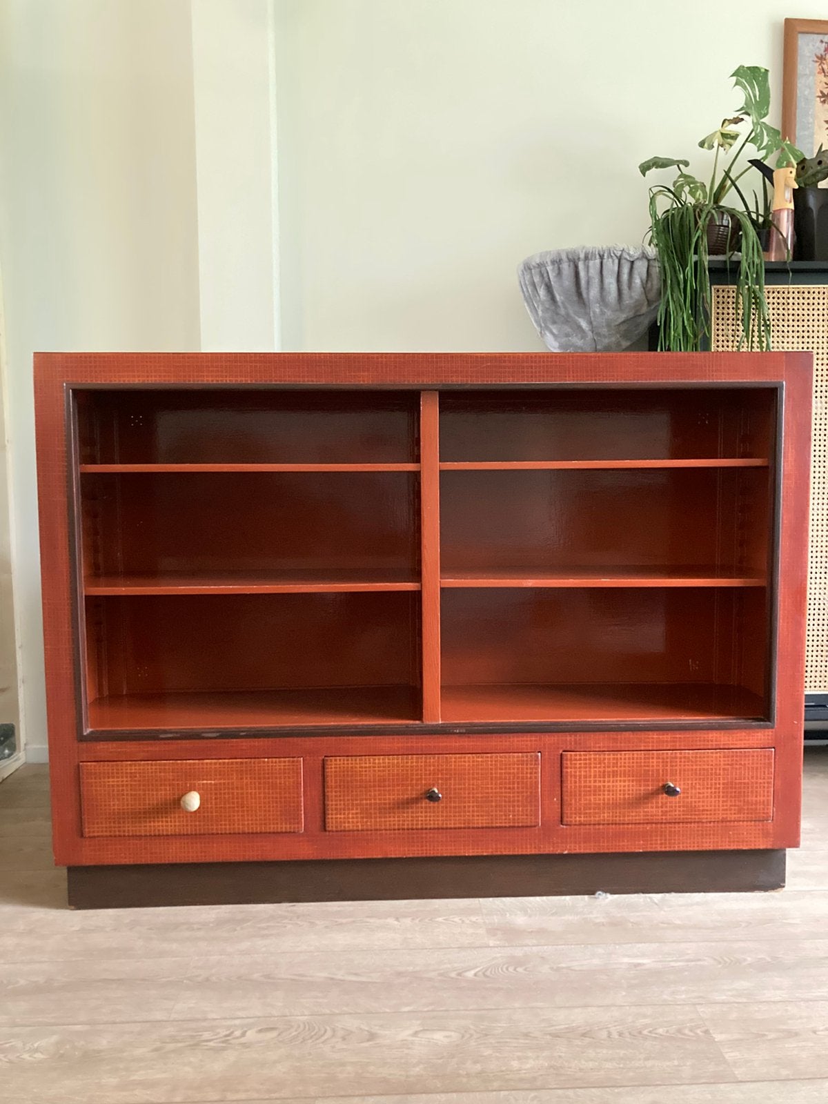 Houten Mid-Century Retro Dressoir met rasterpatroon, Huis en Inrichting, Kasten | Vitrinekasten, Met plank(en), Gebruikt, Mid century