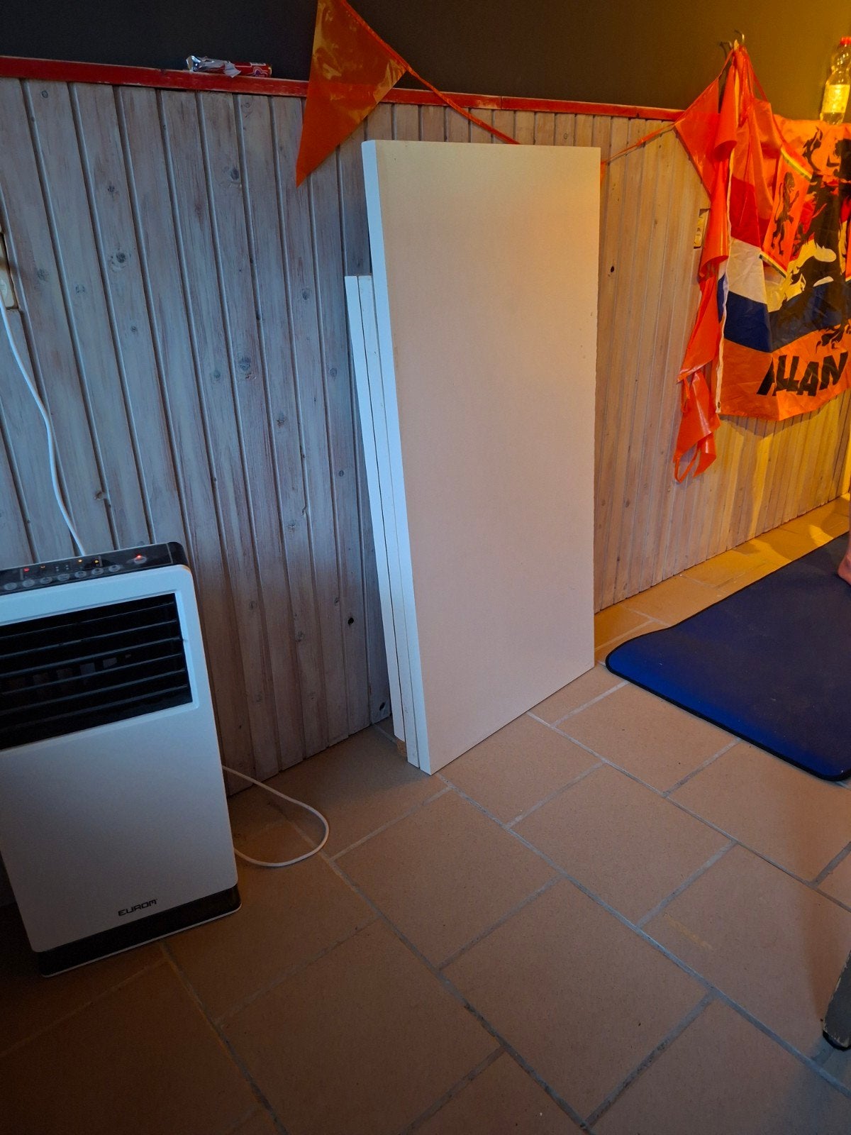 Bureaubladen wit, waren als bar gebruikt.  Gratis, Gebruikt, 25 tot 50 mm, Ophalen of Verzenden, 200 tot 250 cm