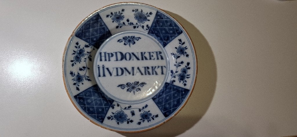 Blauw-wit Delfts bruiloftsbord 18e eeuw met inscriptie, Antiek en Kunst, Antiek | Keramiek en Aardewerk, Verzenden