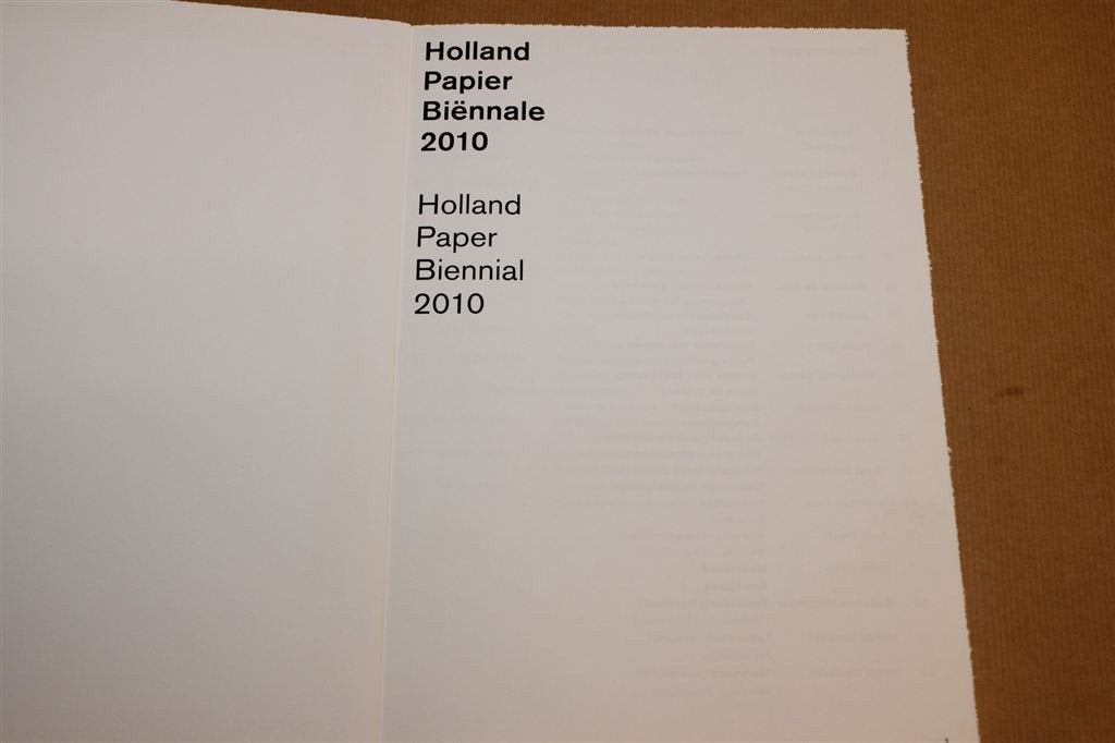 Holland Papier Biennale 2010 — Catalogus Papierkunst, Boeken, Ophalen of Verzenden, Zo goed als nieuw