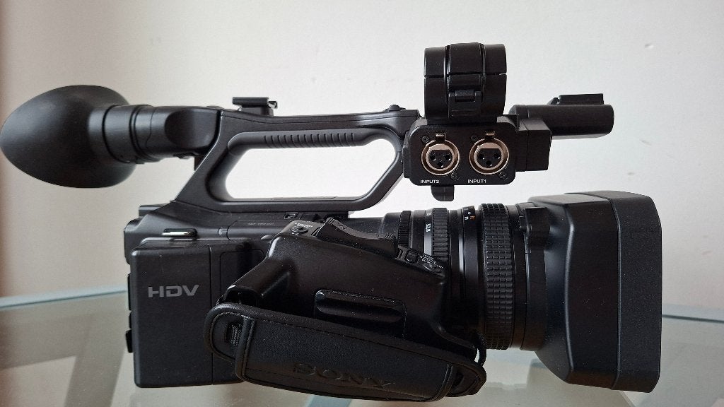 Foto 3 van Sony HVR-Z7E HDV videocamera + Carl Zeiss lens + 3 accu’s