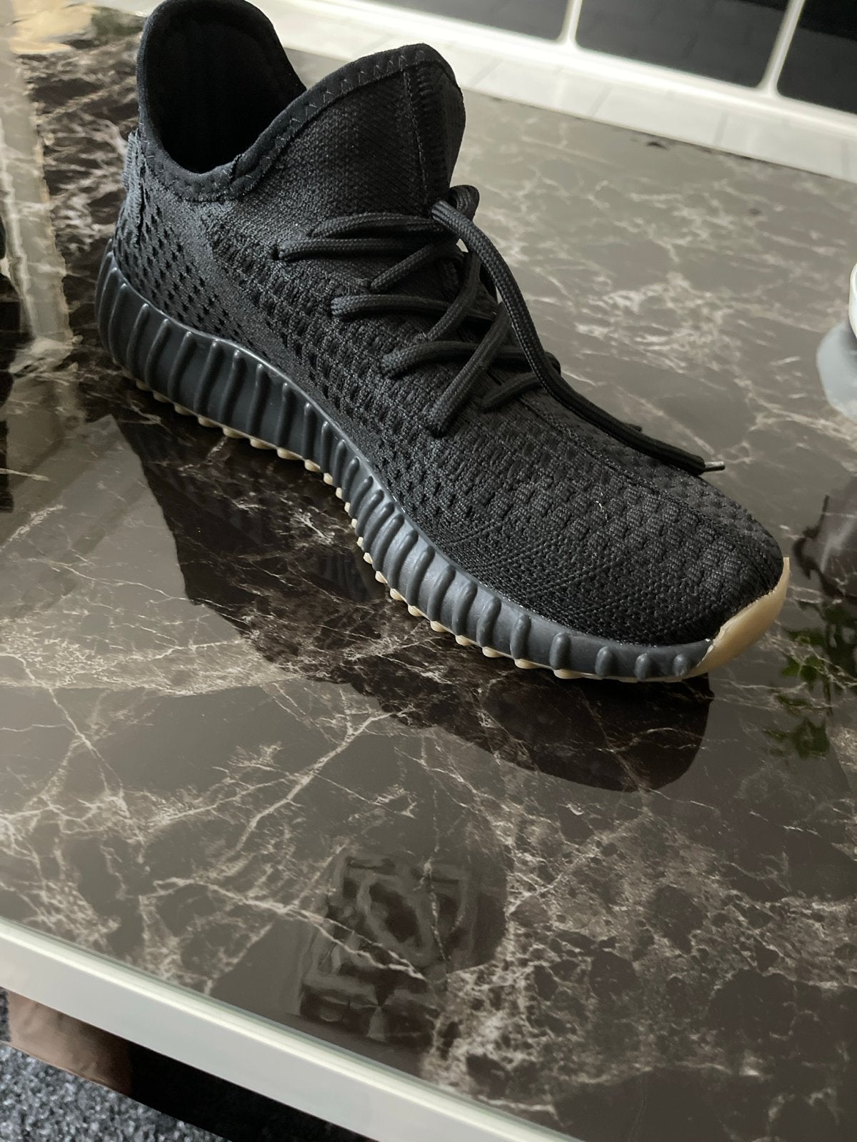 Adidas Yeezy Boost 350 V2 Zwart, Ophalen of Verzenden, Zo goed als nieuw, Zwart, Sneakers of Gympen