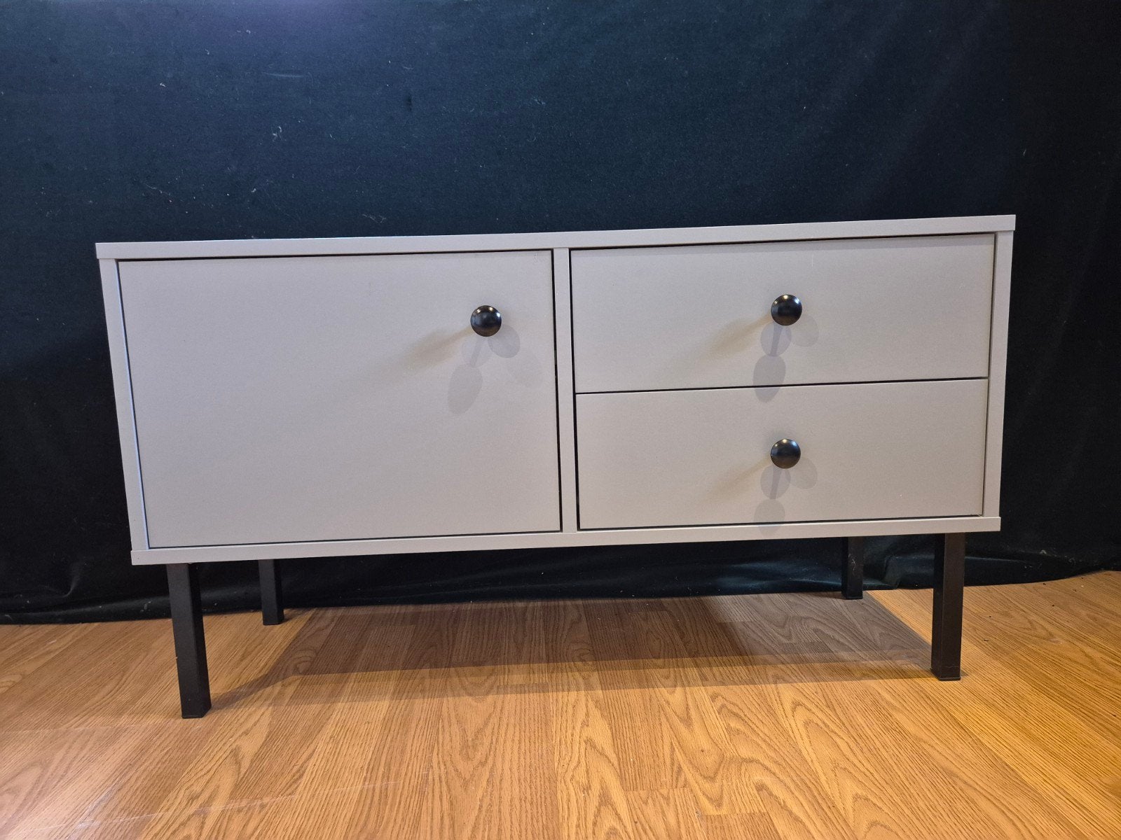 TV kastje (Tenzo Yay) grijs met lades en opbergruimte, Huis en Inrichting, Gebruikt, 100 tot 150 cm, Minder dan 100 cm, Modern