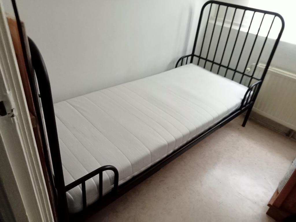 Eenpersoonsbed 80x200 zwart met matras en lattenbodem, Ophalen, Eenpersoons, Zwart, 80 cm