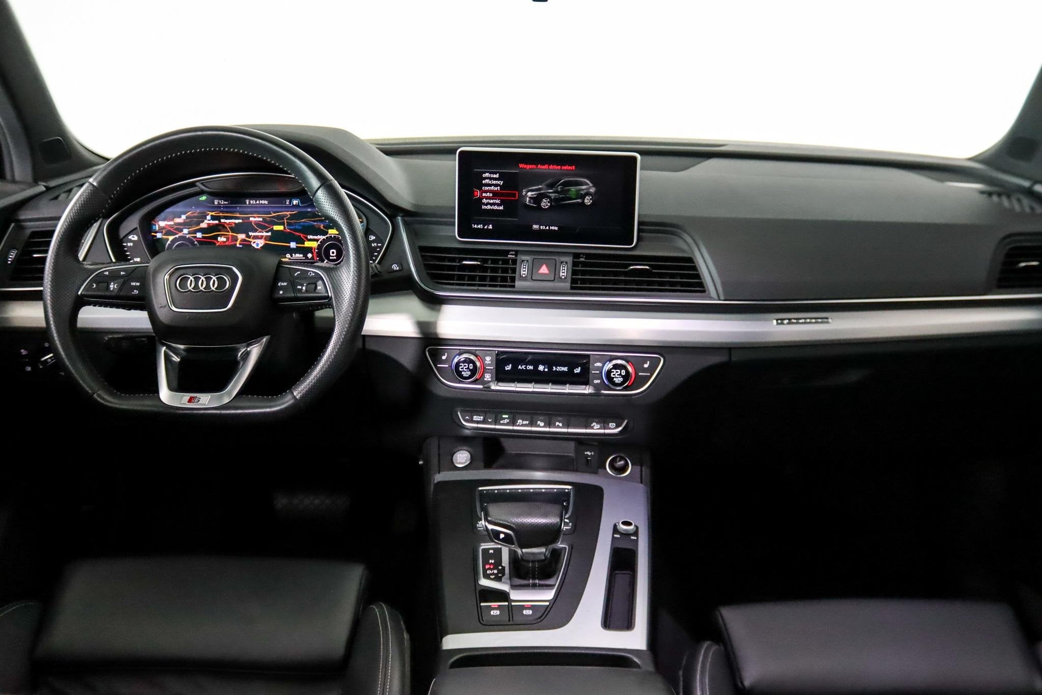 Audi Q5 55 TFSI e quattro Competition Panoramadak, Luchtveri, Automaat, 4 cilinders, Blauw, Vierwielaandrijving