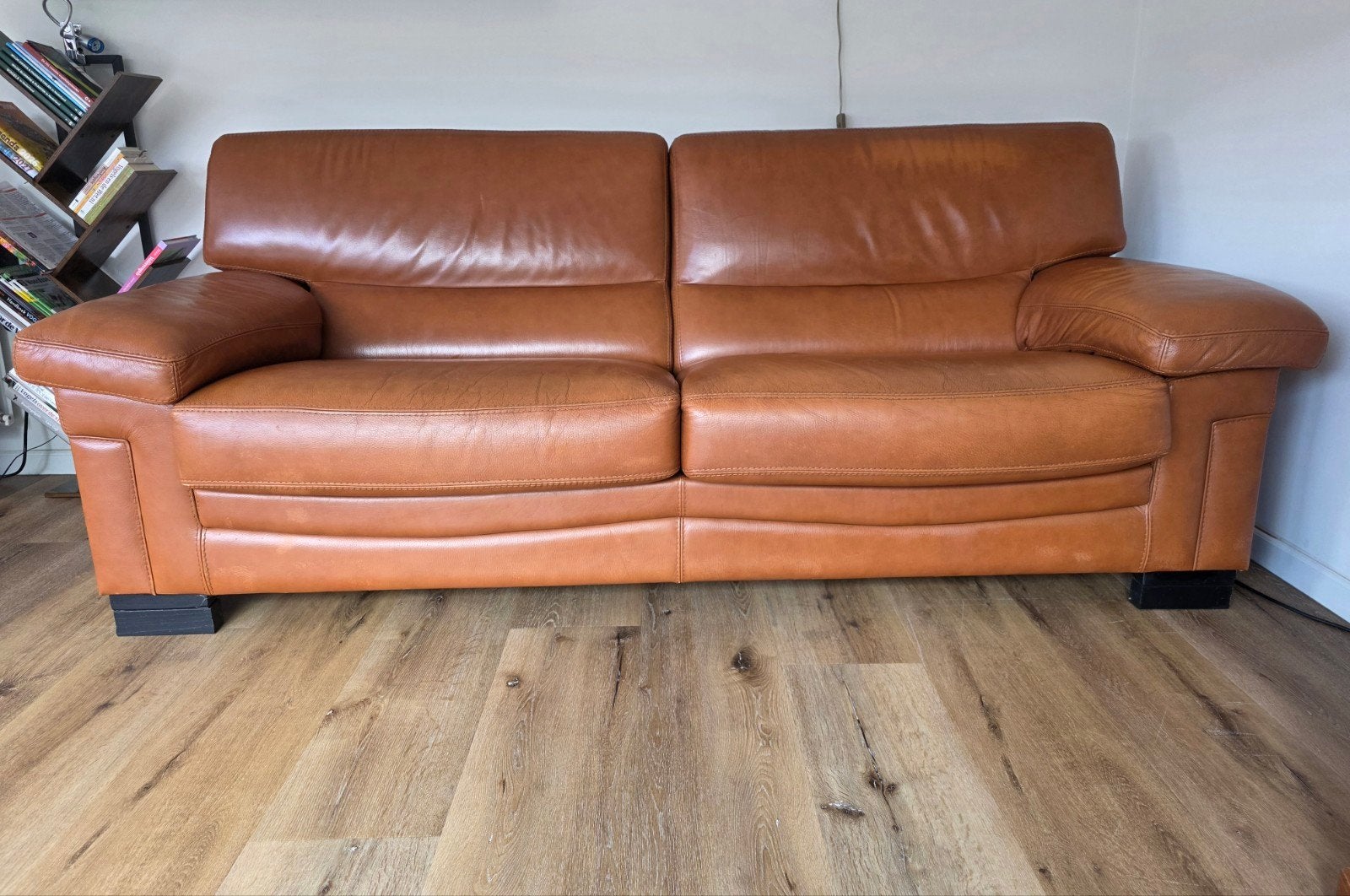 Roche Bobois bank - Cognac leer - Zo goed als nieuw, Ophalen, Driepersoons, Zo goed als nieuw, Rechte bank