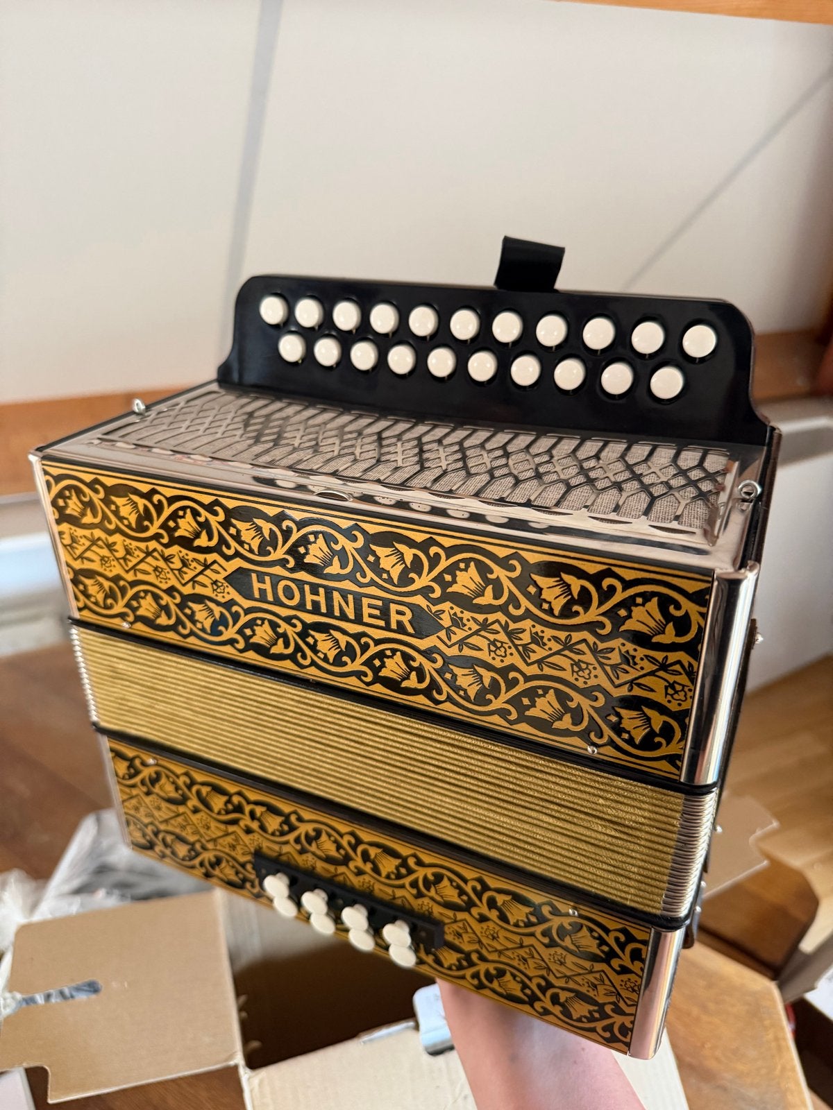 Gloednieuwe Hohner harmonica 2915 Vienna Pokerwork accordion, Ophalen, Nieuw, Overige formaten, Hohner