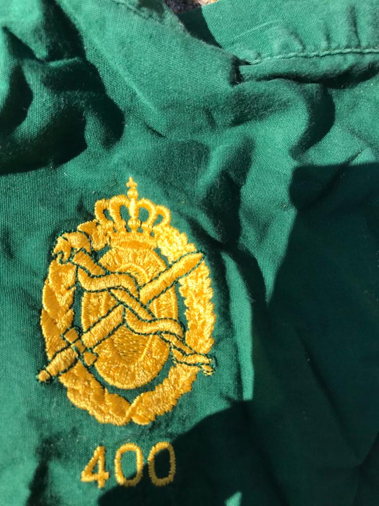 Militair kledingpakket: jas, shirt en camouflage doek, Verzamelen, Militaria | Algemeen, Ophalen of Verzenden, Landmacht, Nederland