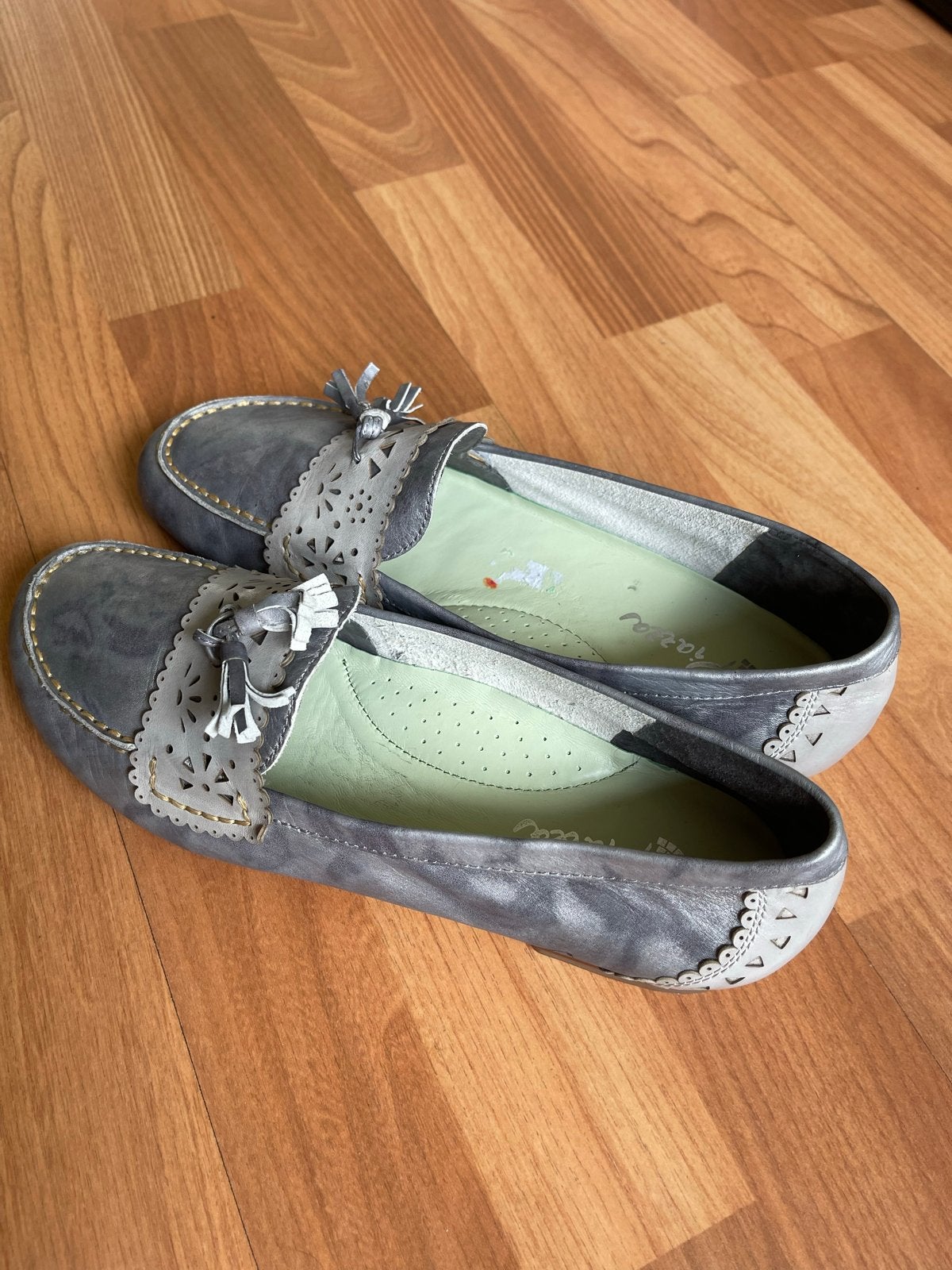 Piazza grijs met zilver Instappers maat 40, Kleding | Dames, Instappers, Ophalen of Verzenden, Zo goed als nieuw, Grijs