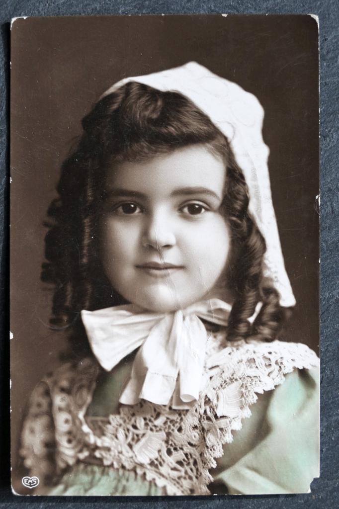 Fotokaart Meisje met pijpenkrullen, 1909, let op hoekje!, Verzenden, Voor 1920, Gelopen, Kinderen