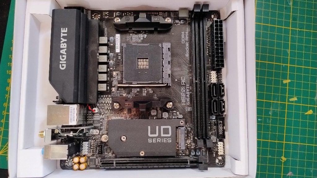 Gigabyte A520I AC -  AM4 Moederbord, Gebruikt, DDR4, Ophalen of Verzenden, Mini-ITX