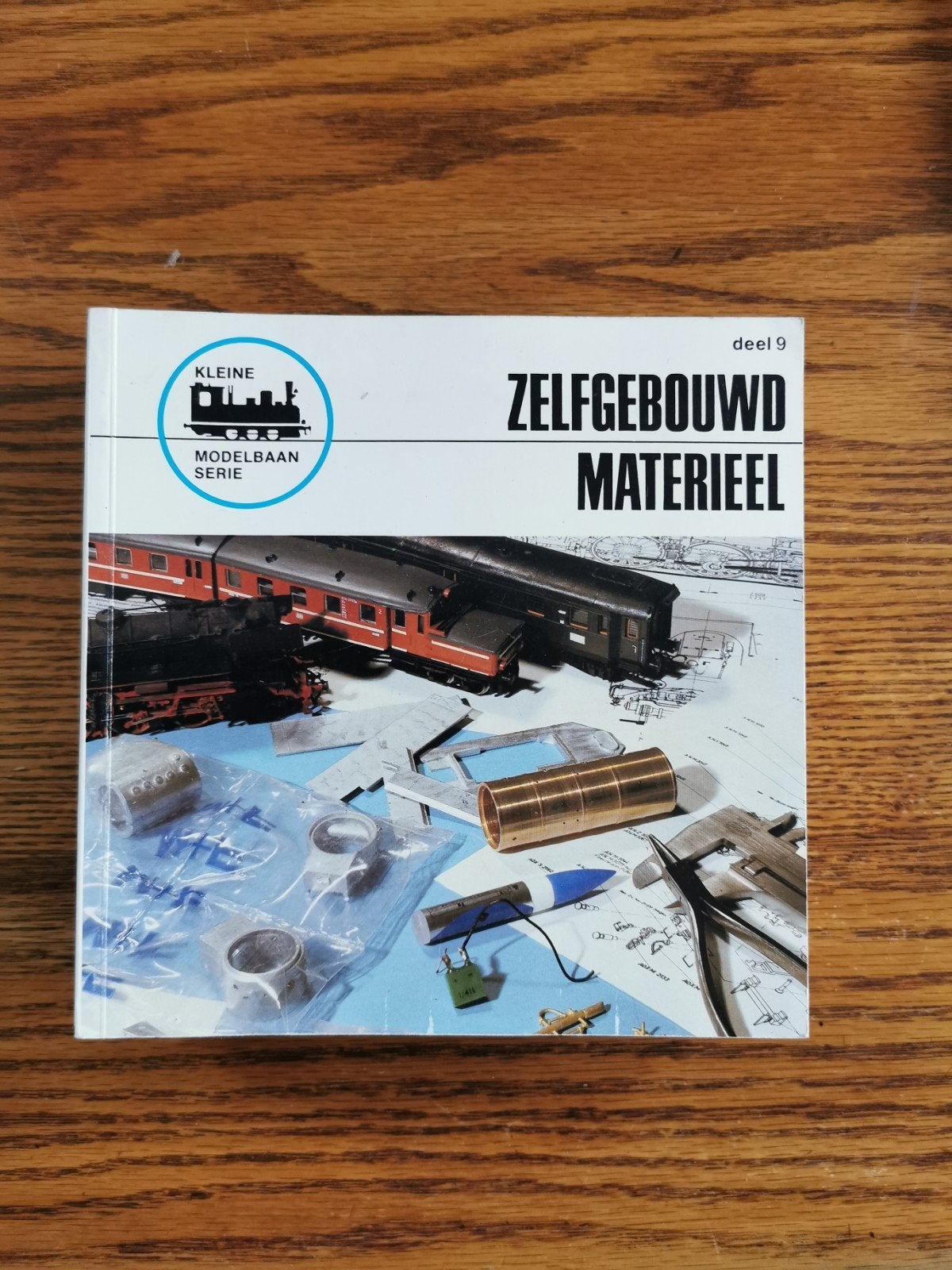 Kleine Modelbaan Serie Deel 9: Zelfgebouwd Materieel, Analoog, Zo goed als nieuw, Fleischmann, Gelijkstroom of Wisselstroom