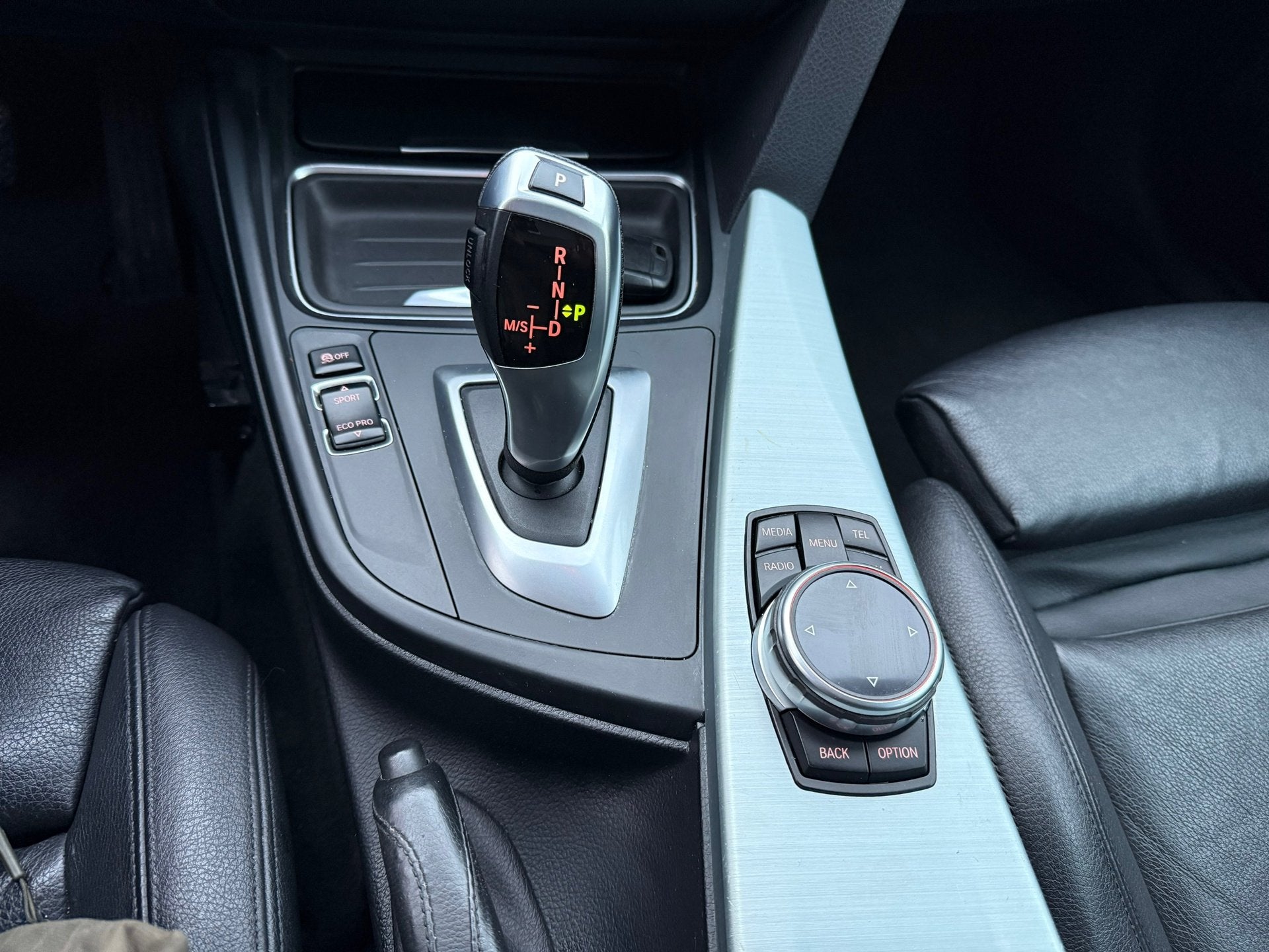 Foto 18 van BMW 3-serie Gran Turismo 320i High Executive NAP/CLIMA/LEER/