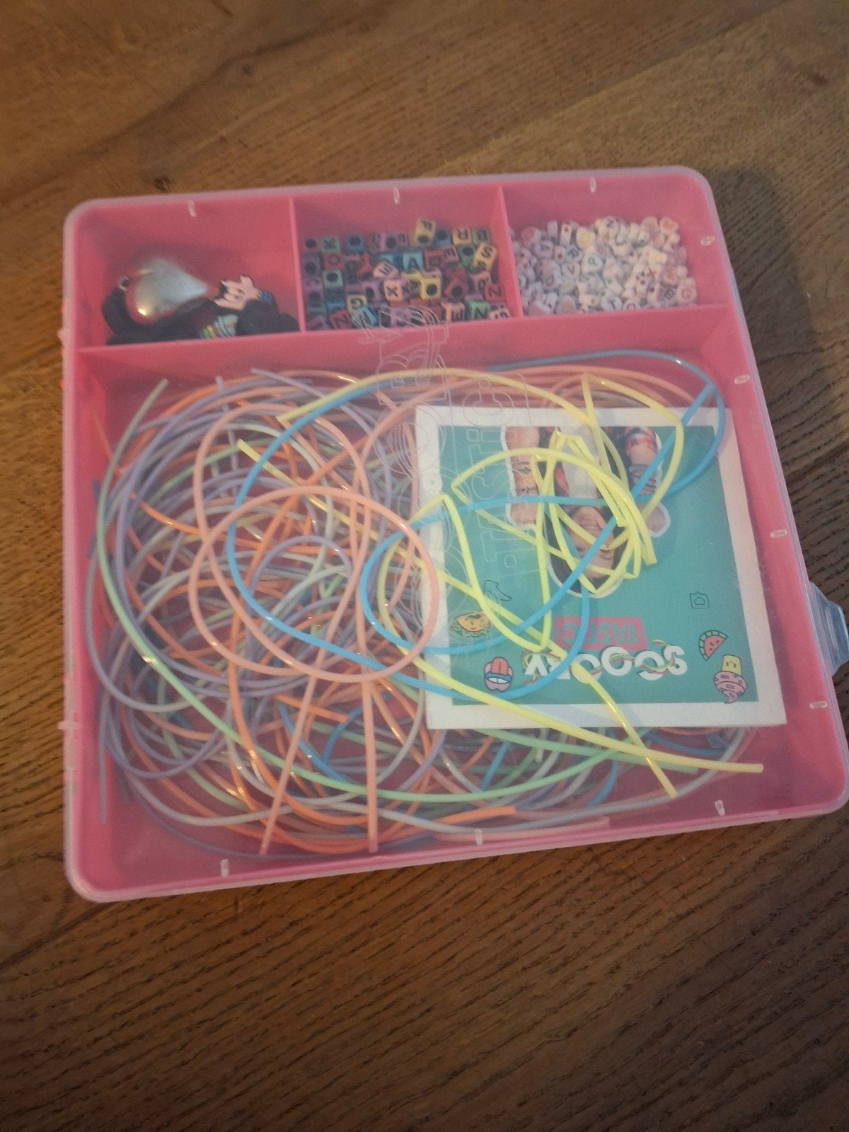 DIY Kralenset Vlinder & Extra Dozen - Zo Goed Als Nieuw, Ophalen of Verzenden, Zo goed als nieuw, Bedel