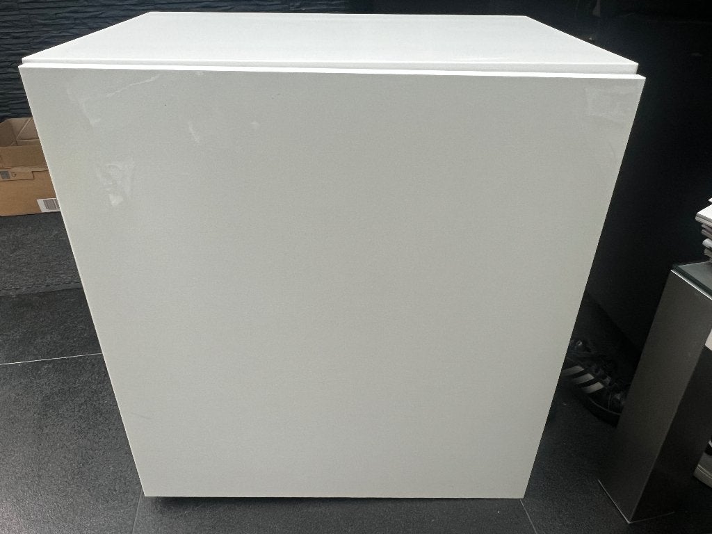 Strakke IKEA BESTÅ hangkast – hoogglans wit (60x22x64 cm), Huis en Inrichting, Ophalen, Met deur(en), 50 tot 100 cm, Zo goed als nieuw