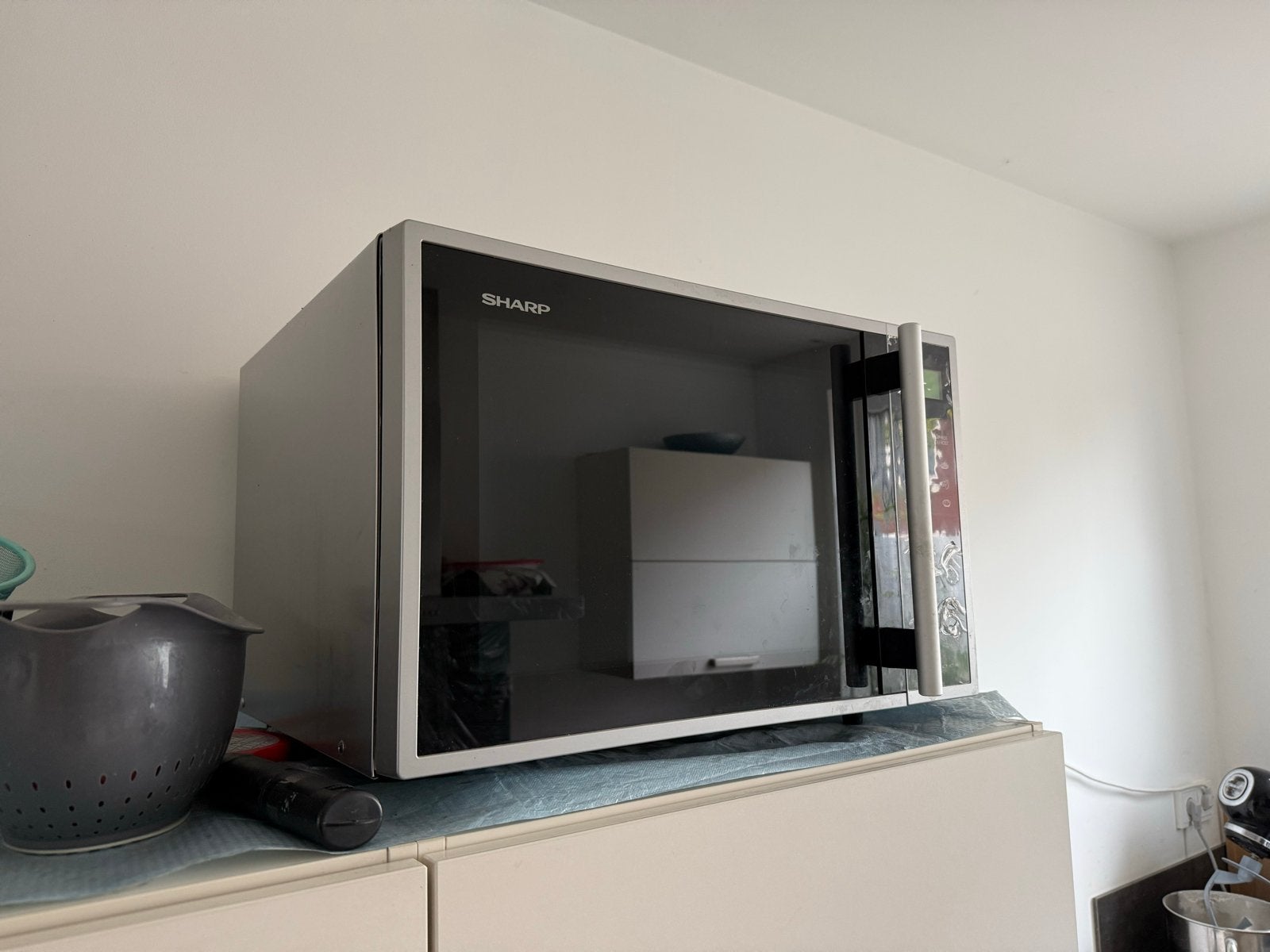 Sharp Combimagnetron - Zilverkleurig en Functioneel, Witgoed en Apparatuur, Magnetrons, Combimagnetron, Gebruikt, 60 cm of meer