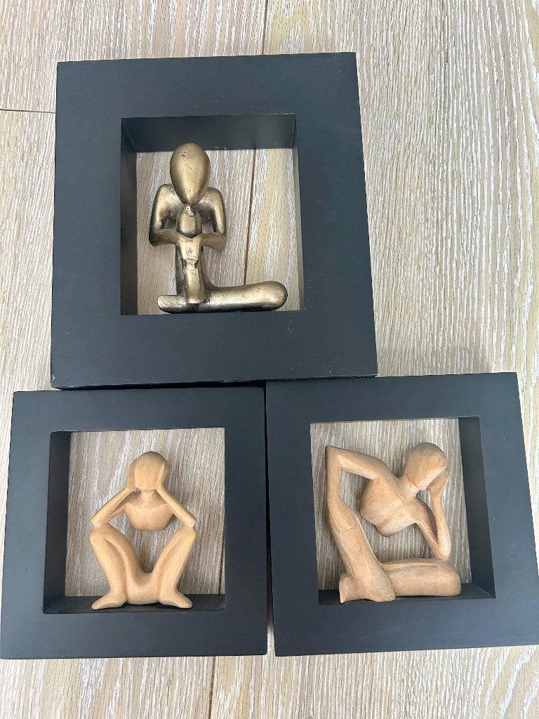 Set van 3 handgemaakte Balinese beelden in zwarte lijst, Houtsnijwerk, Ophalen of Verzenden, Handgemaakt, Hout