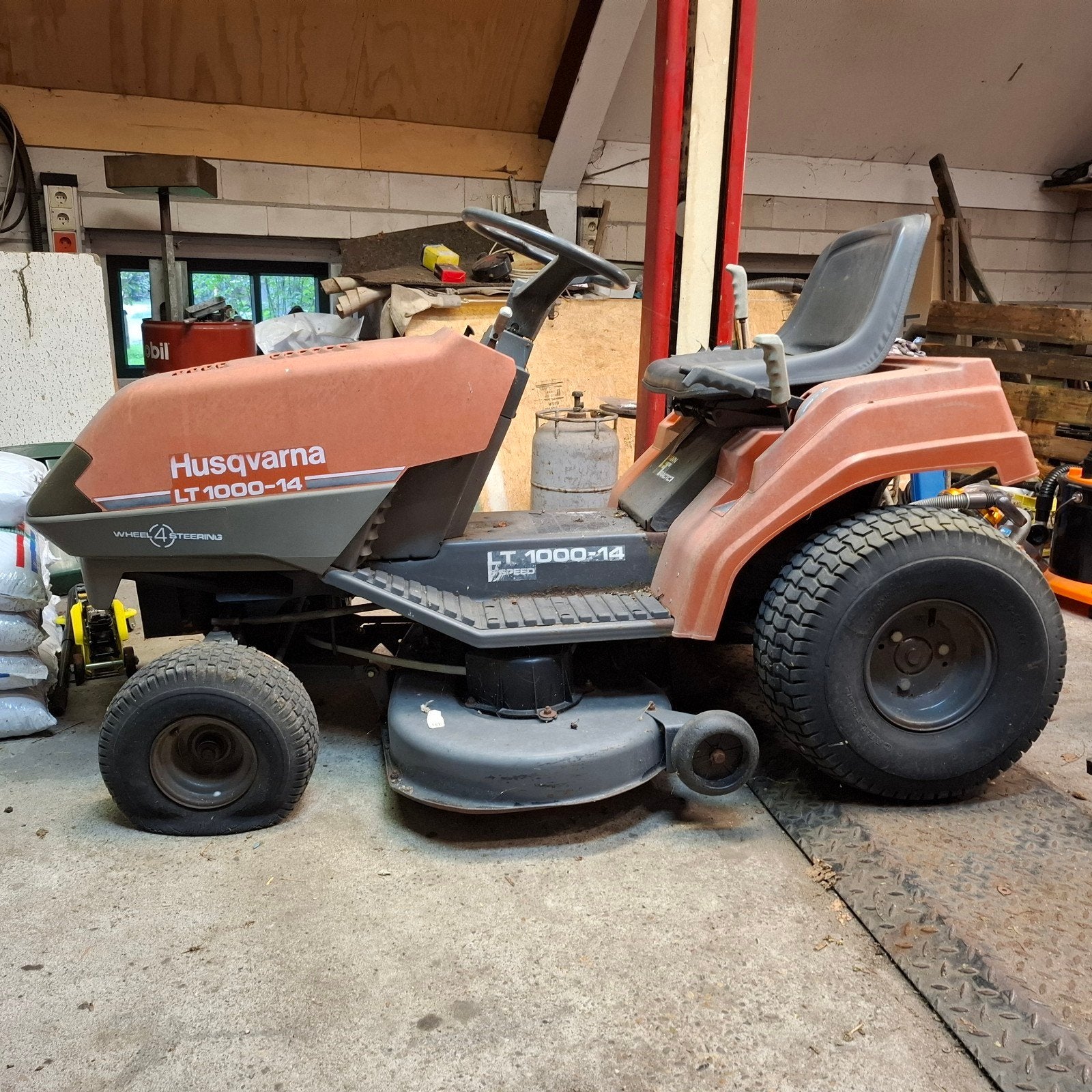 Husqvarna LT 1000-14 Zitmaaier - Krachtig en Betrouwbaar, Tuin en Terras, Grasmaaiers, Ophalen, Cirkelmaaier, Gebruikt, Benzine-grasmaaier