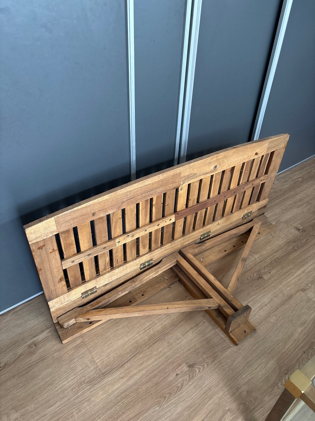 Houten opvouwbare tafel/bank, Ophalen