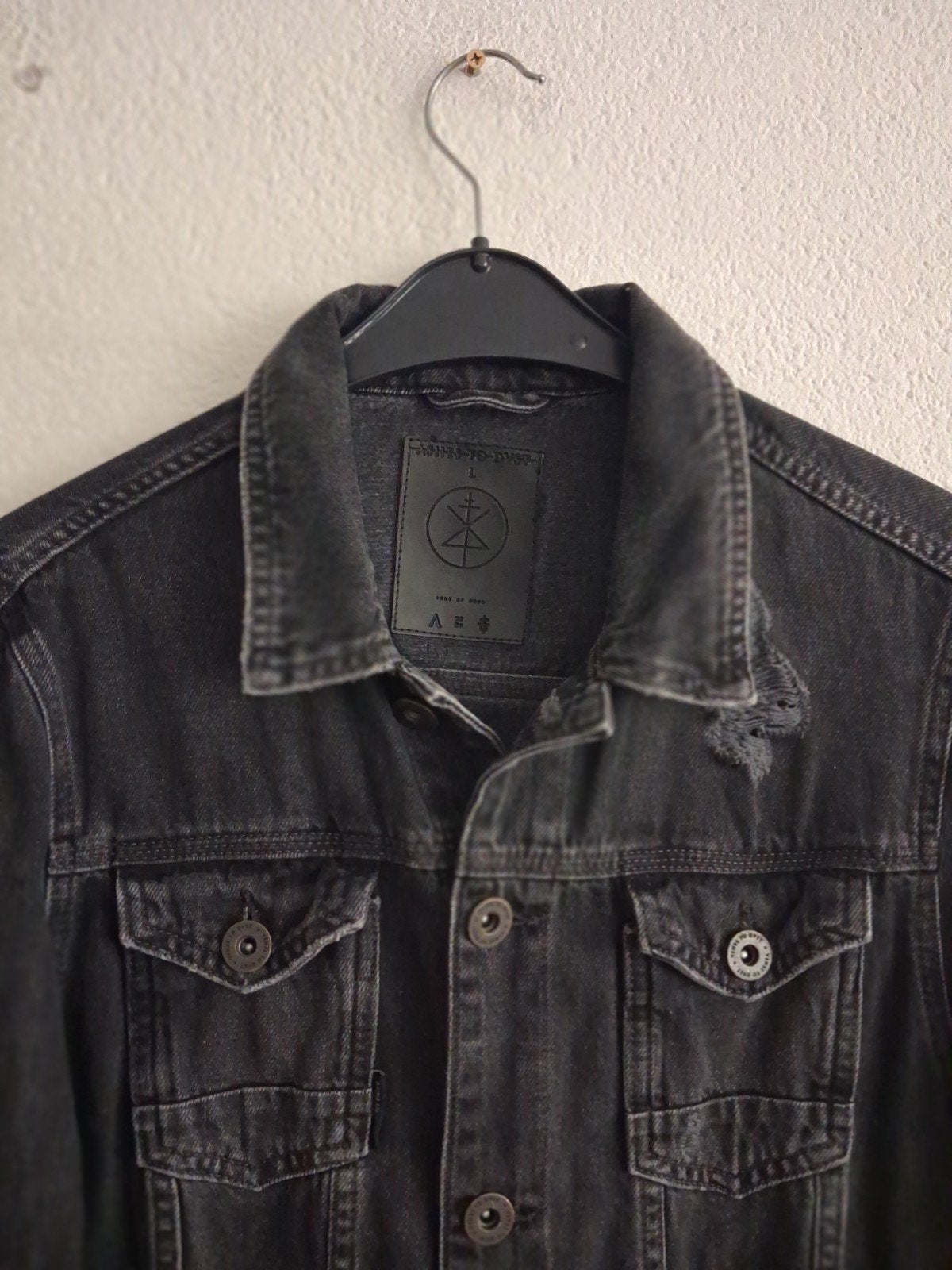Ashes to Dust Zwarte Denim Jas Maat L met Distressed Details, Maat 52/54 (L), Ashes to Dust, Zwart, Ophalen of Verzenden