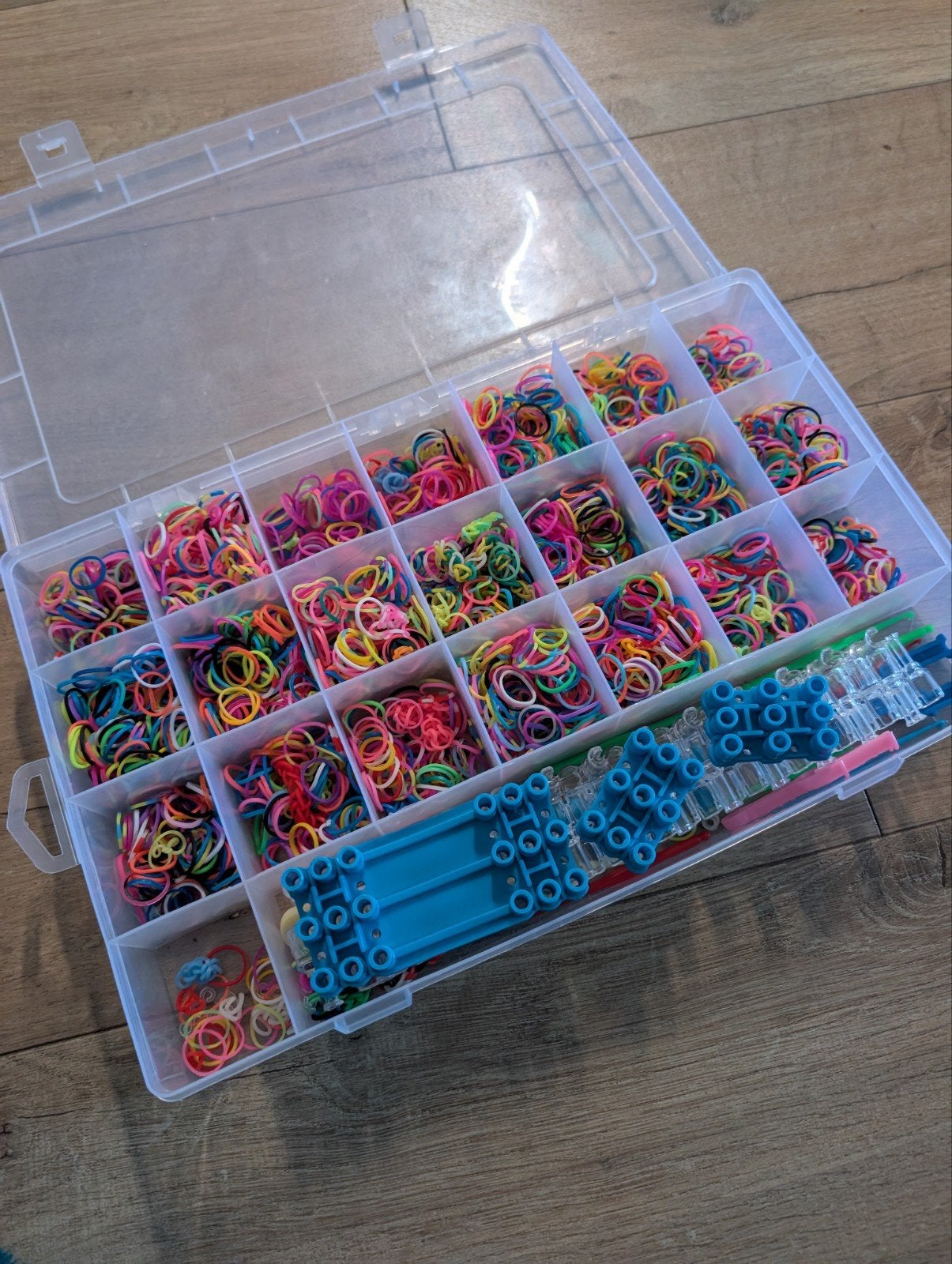 Grote loombandjes set met diverse elastiekjes en toebehoren, Hobby en Vrije tijd, Knutselen, Gebruikt, Meerkleurig, Ophalen of Verzenden