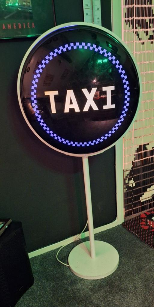 Unieke Taxi Lichtreclame op Voet - Decoratief Item, Ophalen, Gebruikt