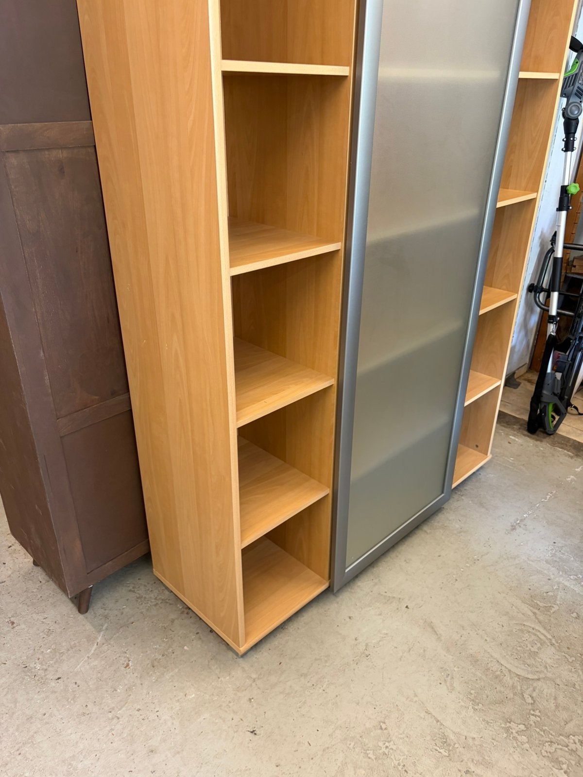 Beuken boekenkast met schuifdeur, Ophalen, ., Zo goed als nieuw, .