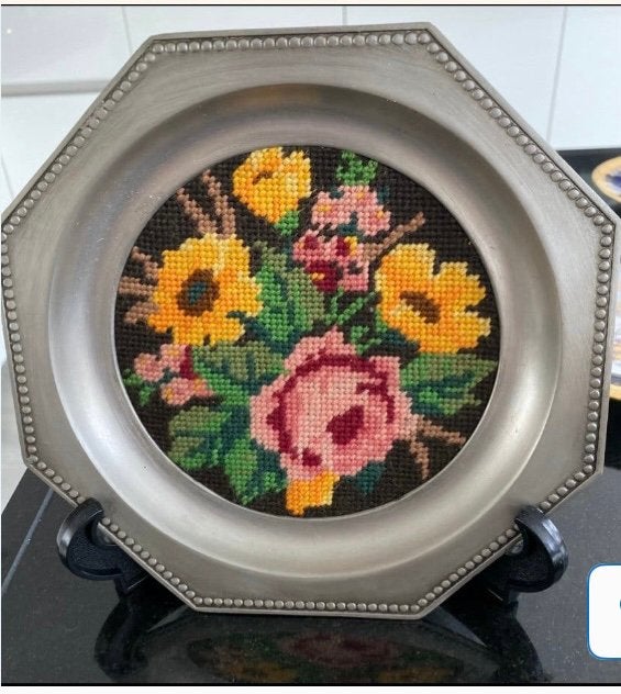 Vintage ingelijst borduurwerk met bloemen -23 cm, Ophalen of Verzenden, Zo goed als nieuw, Overige typen